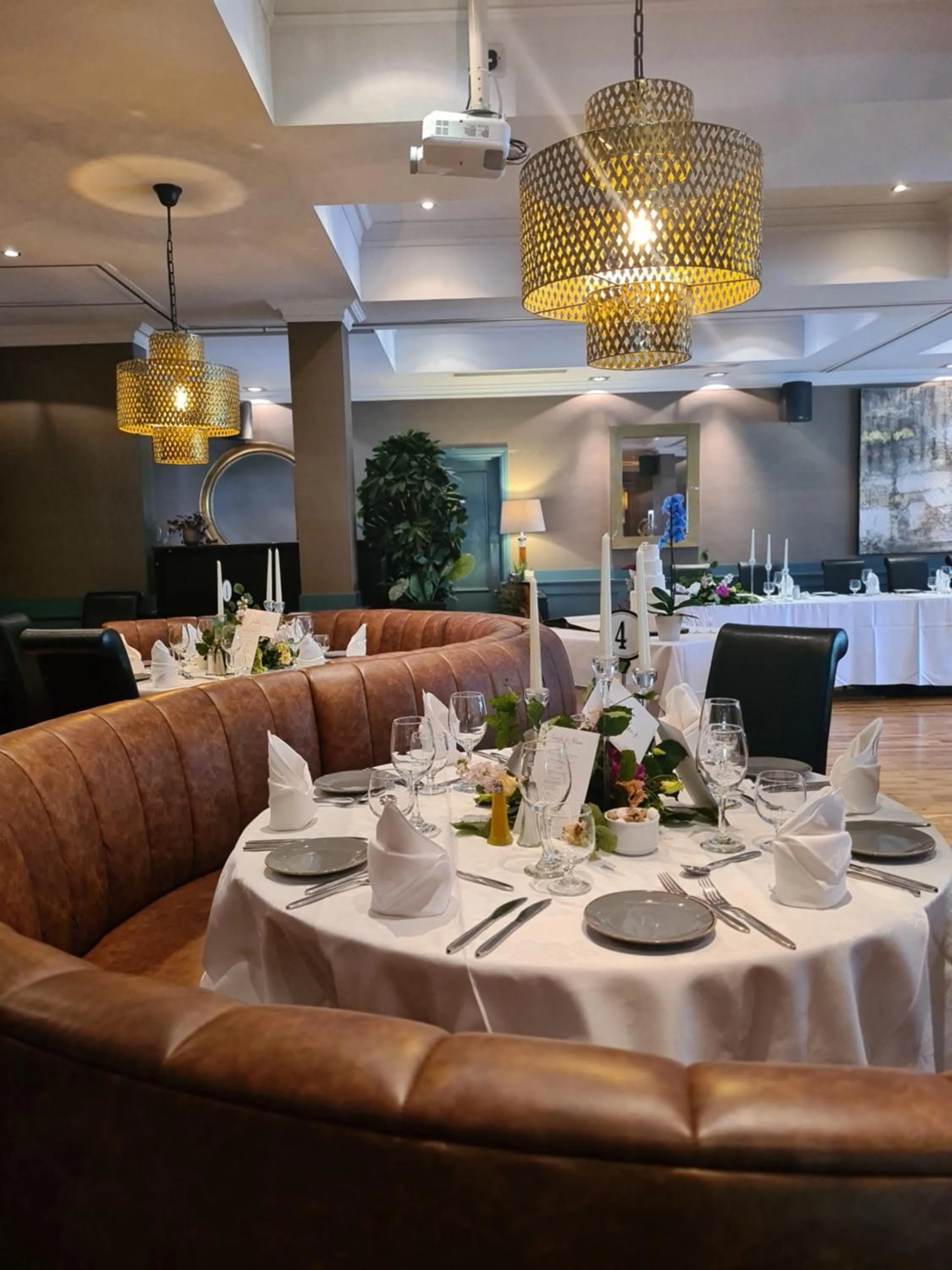 Restaurant/places to eat in Brook Lane Hotel