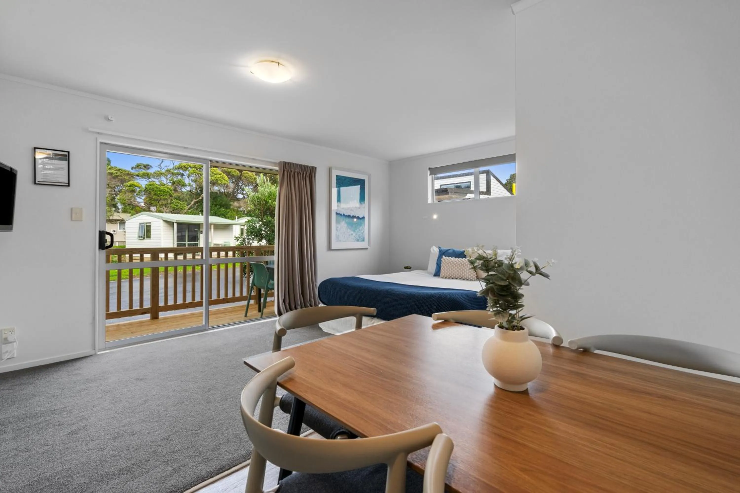 Living room, Bed in Tasman Holiday Parks - Waihi Beach