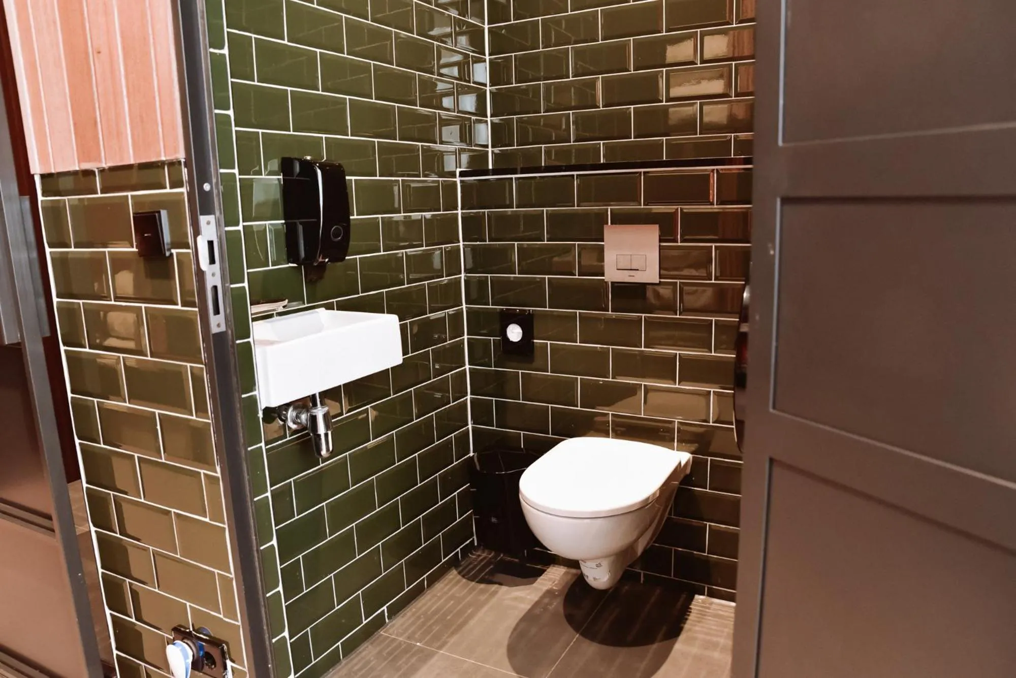 Bathroom in Durty Nelly's Inn