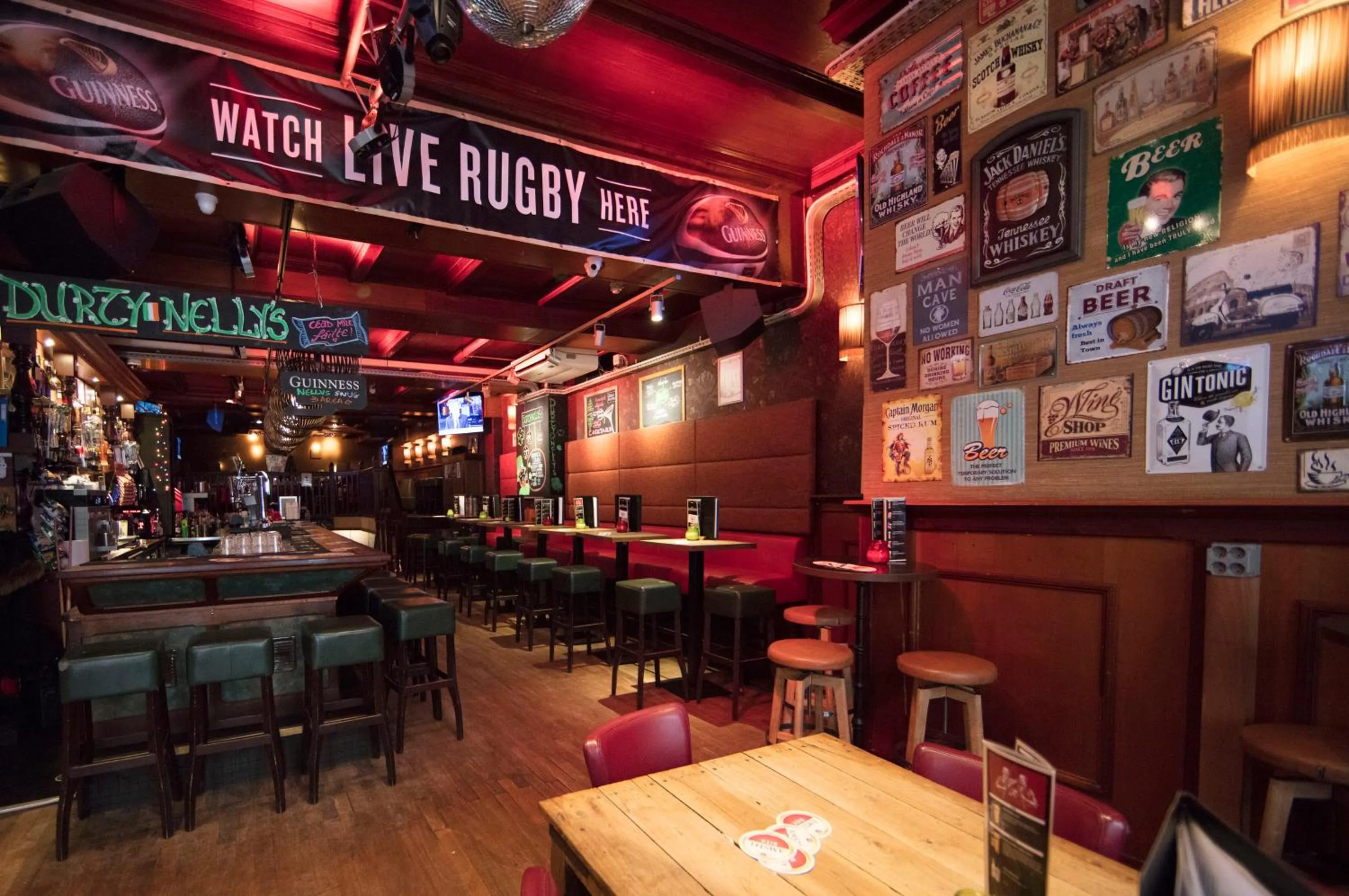 Lounge or bar in Durty Nelly's Inn