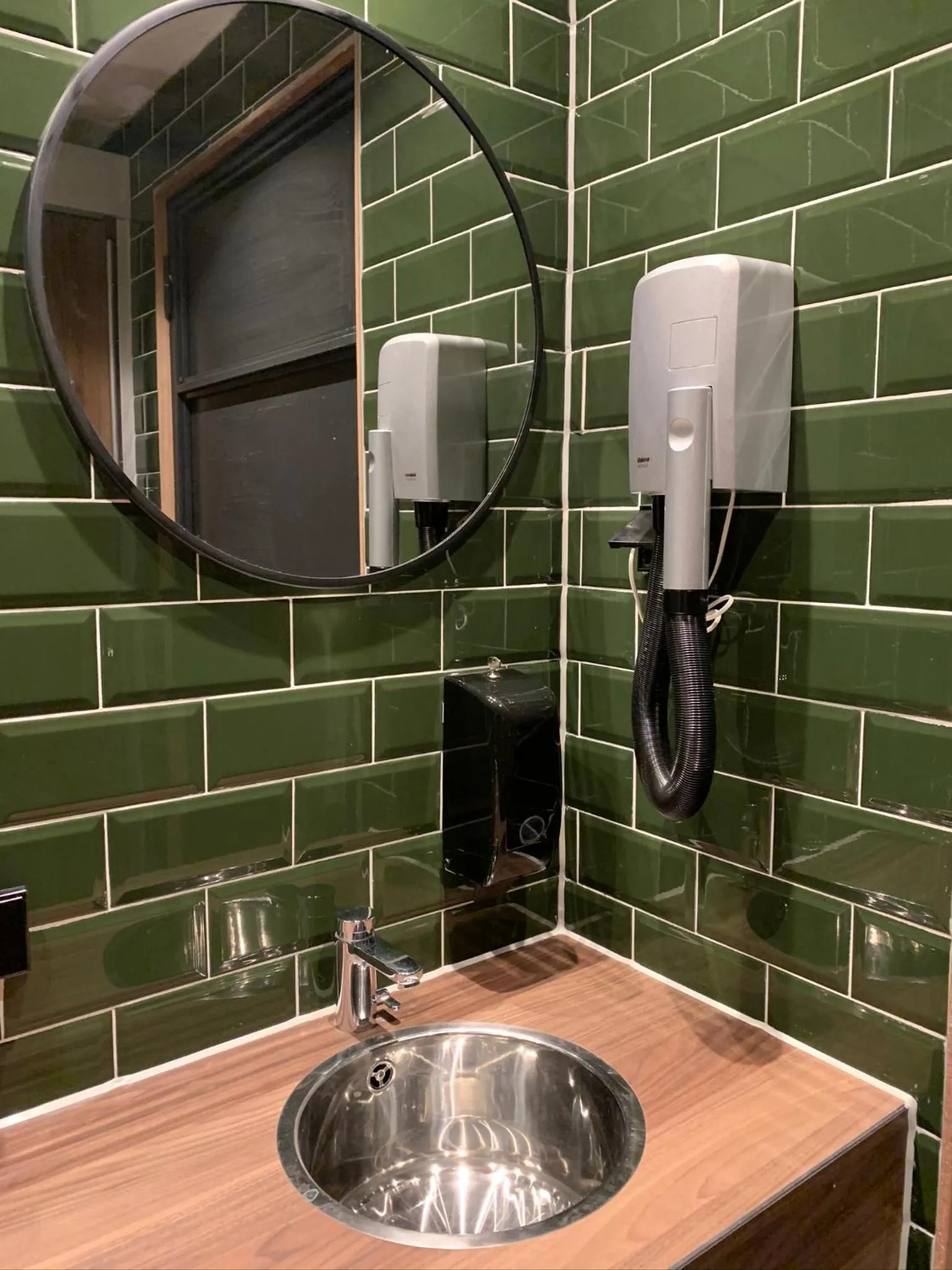 Bathroom in Durty Nelly's Inn