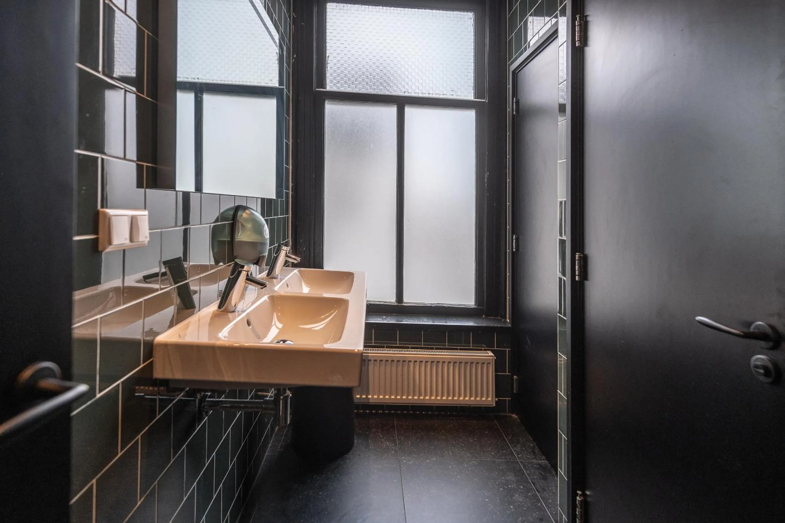 Bathroom in Durty Nelly's Inn