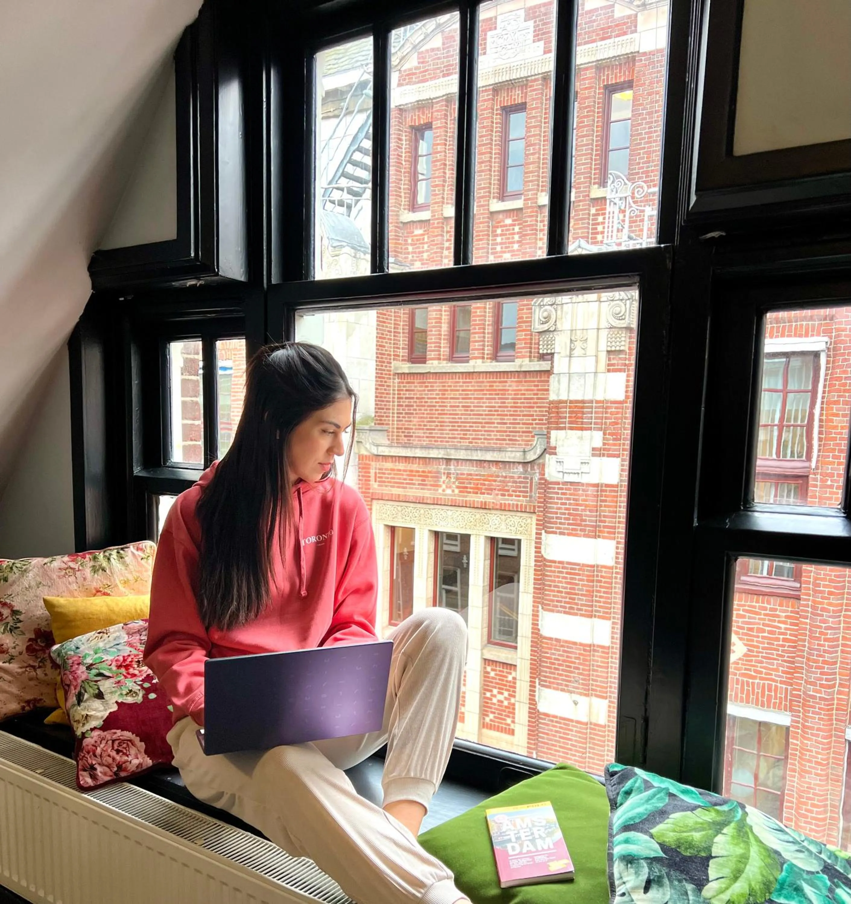 People in Durty Nelly's Inn