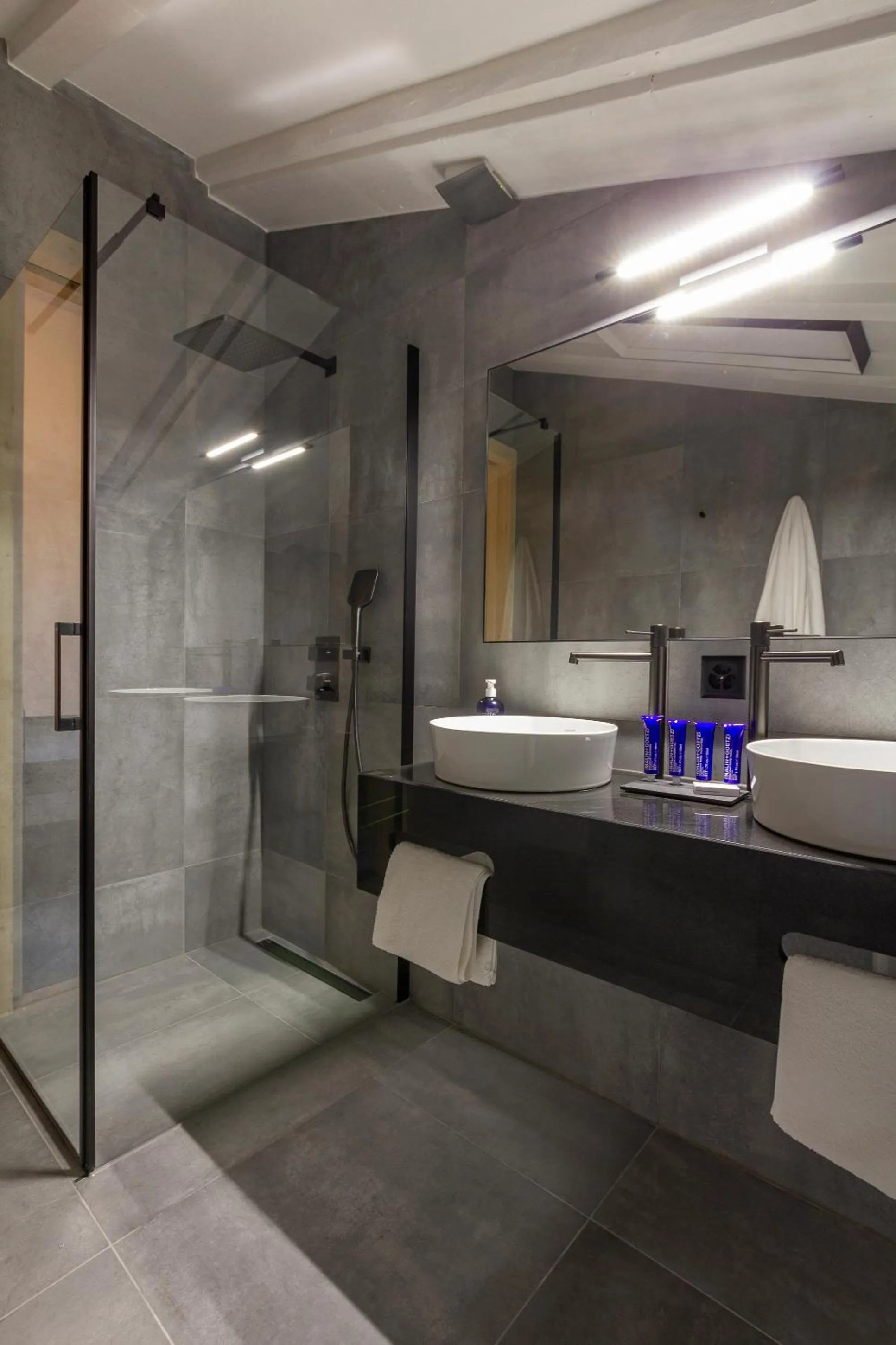 Bathroom in Shed HOTEL