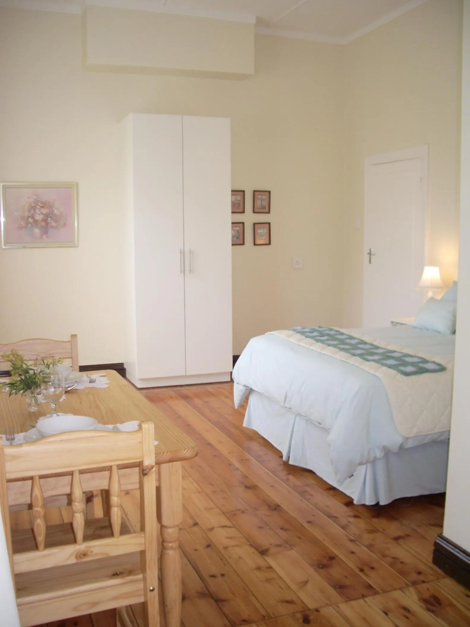 Bedroom, Bed in Dee's BnB