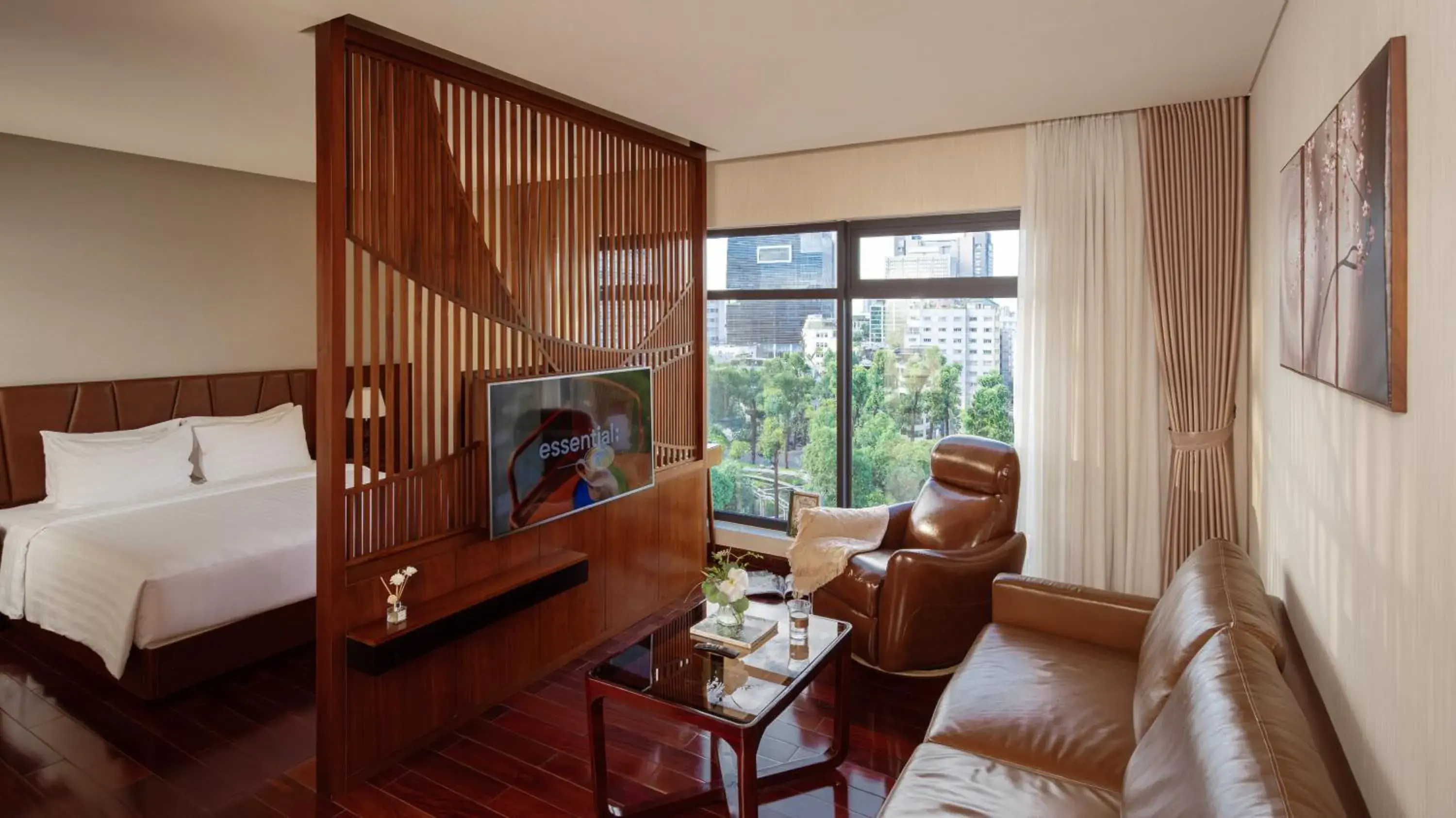 Suite Double or Twin Room with Jaccuzi and City View in Orchids Saigon Hotel Suite Double or Twin Room with Jaccuzi and City View in Orchids Saigon Hotel