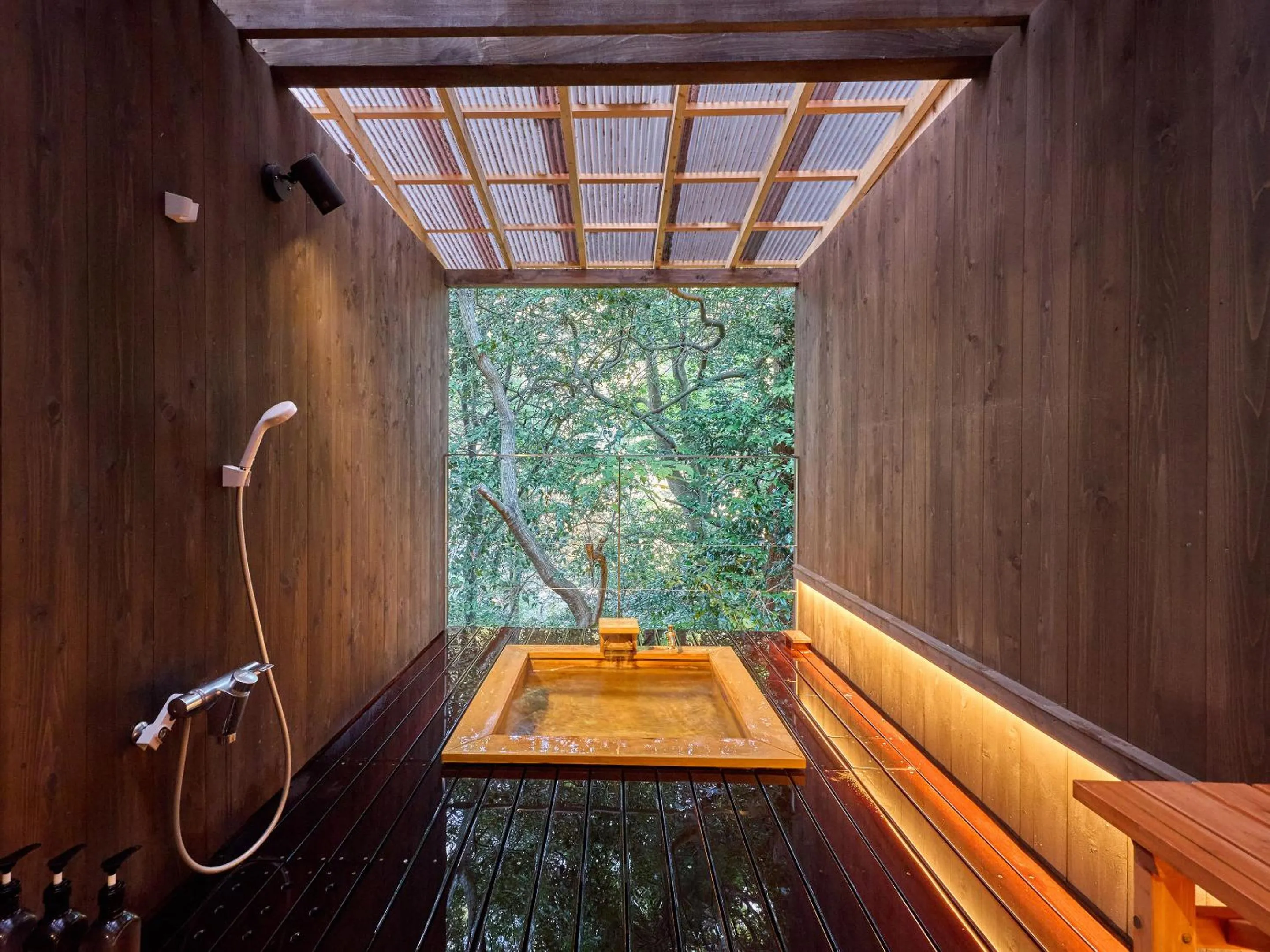 Hot Spring Bath in Seikansou