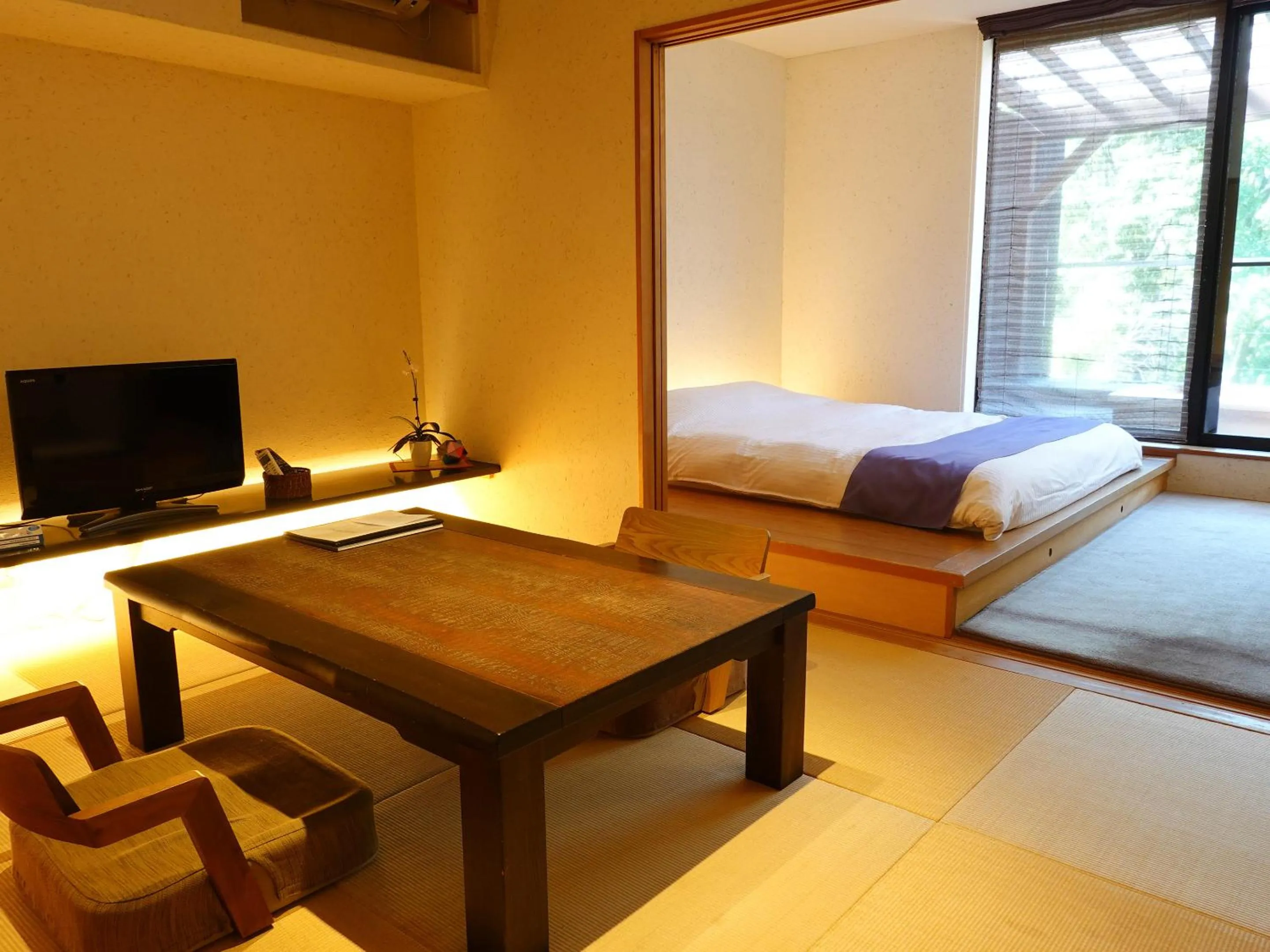 Photo of the whole room, Bed in Seikansou