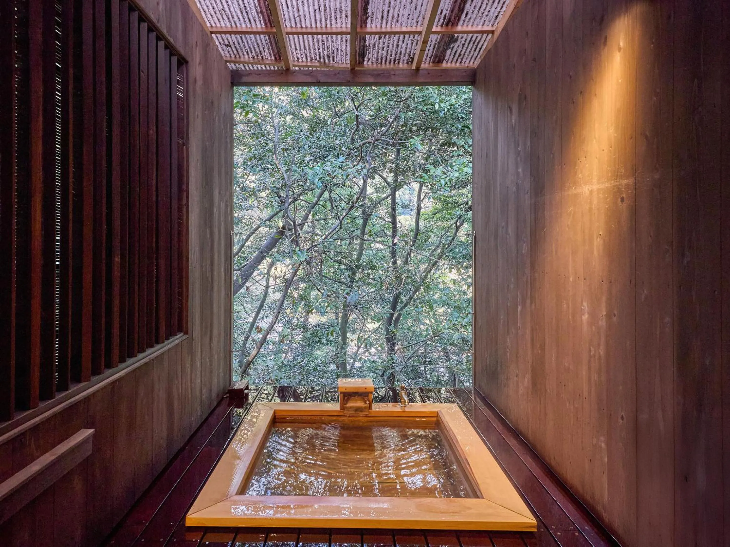 Hot Spring Bath in Seikansou