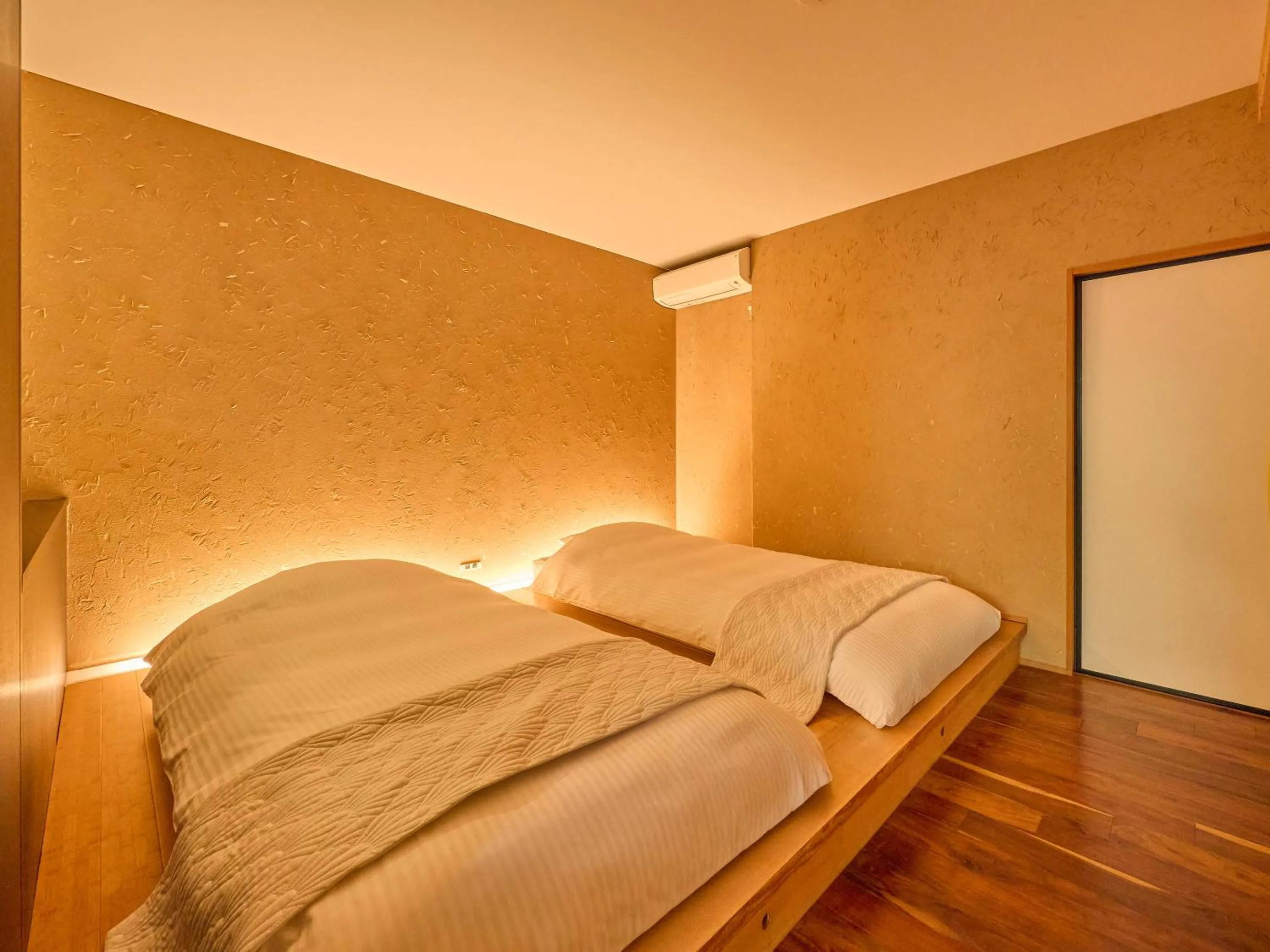 Photo of the whole room, Bed in Seikansou