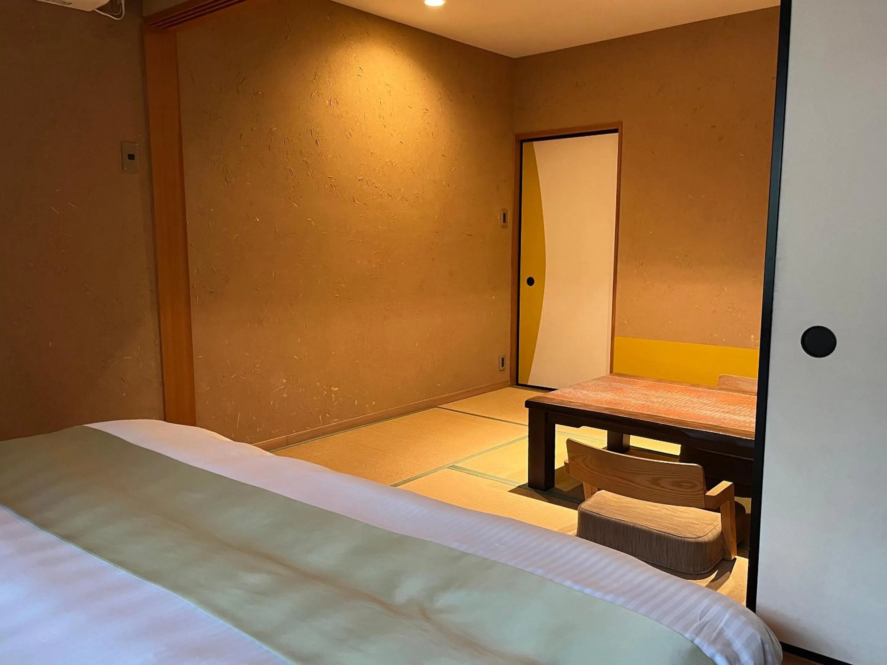 Photo of the whole room, Bed in Seikansou
