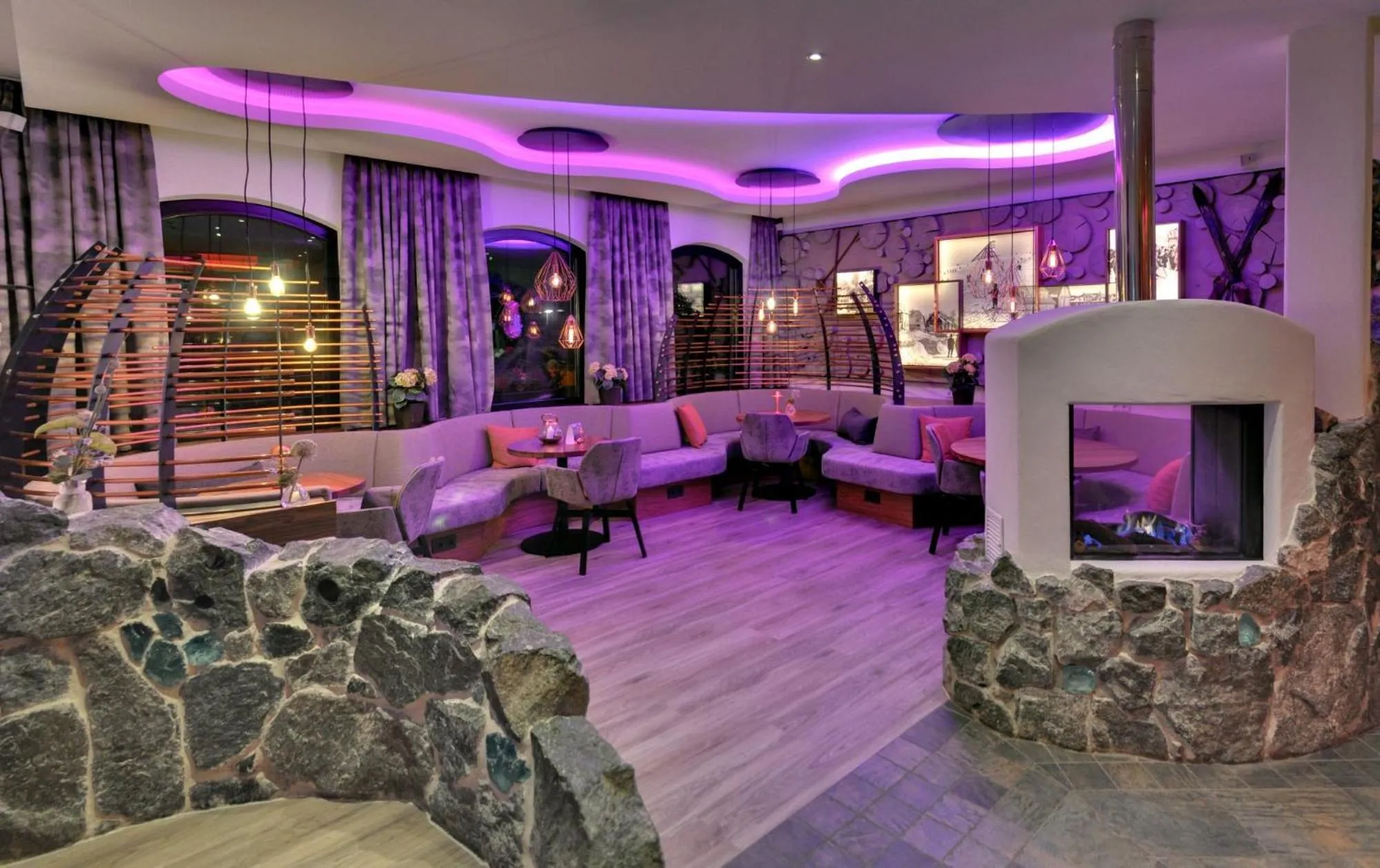 Communal lounge/ TV room in Vakantiehotel Der Brabander