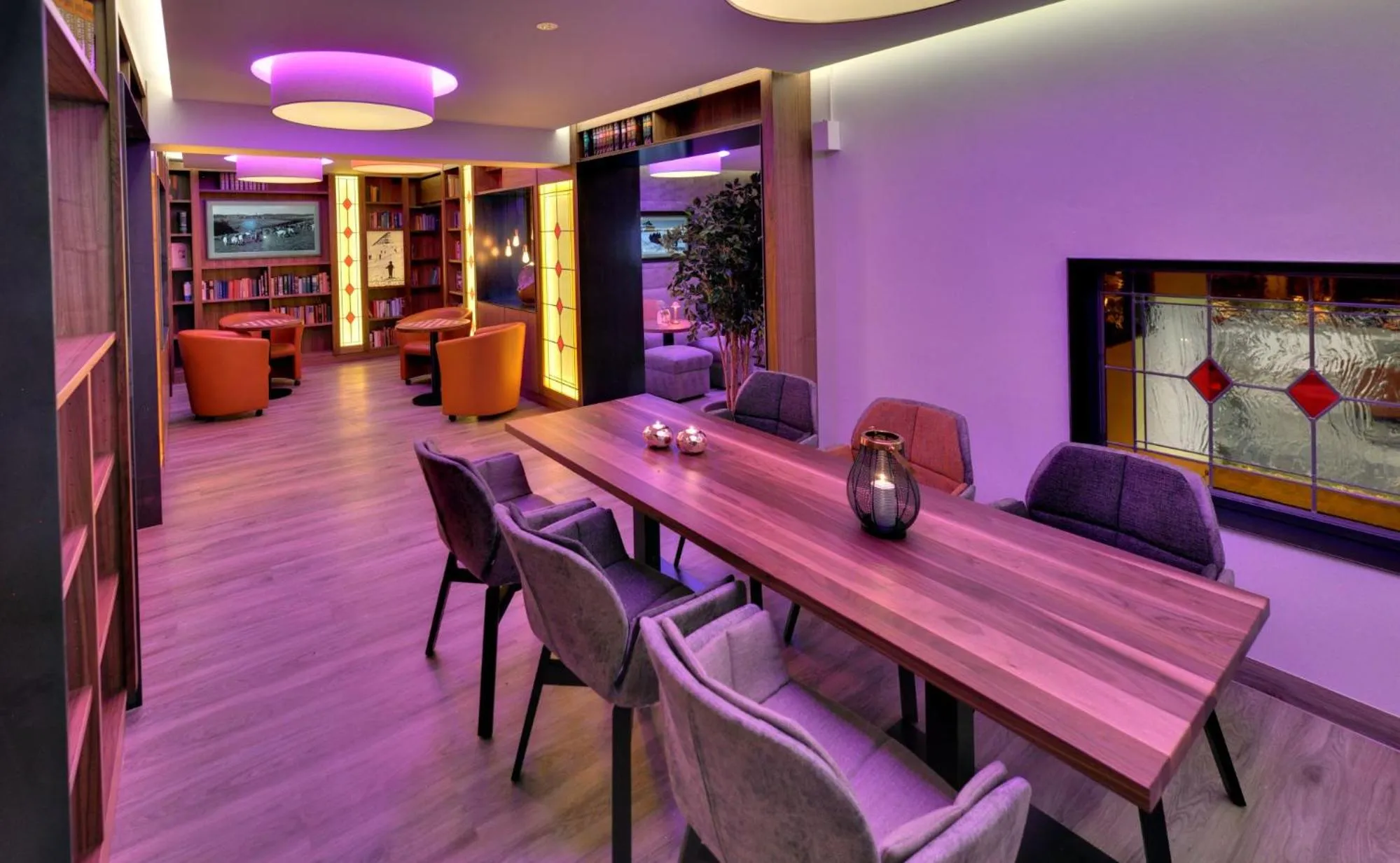 Communal lounge/ TV room in Vakantiehotel Der Brabander