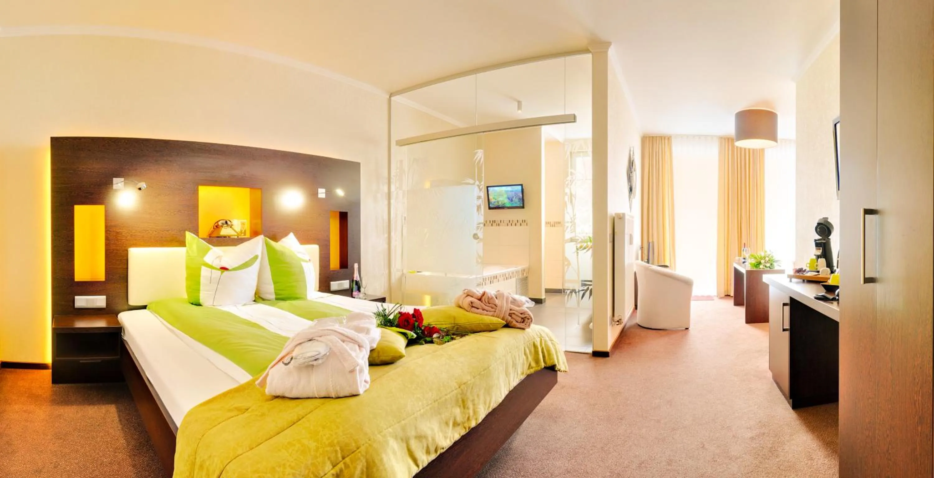 Photo of the whole room, Bed in Vakantiehotel Der Brabander