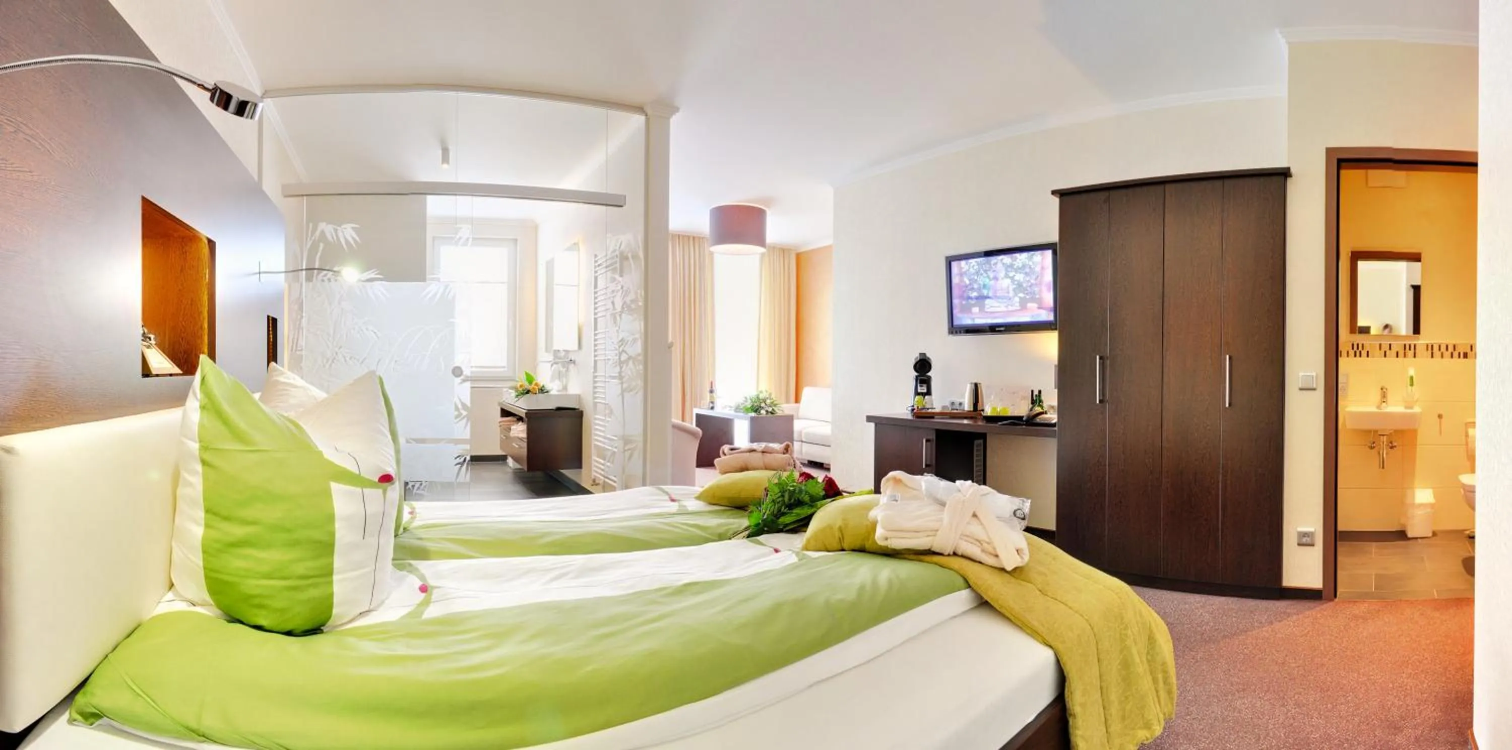 Photo of the whole room, Bed in Vakantiehotel Der Brabander