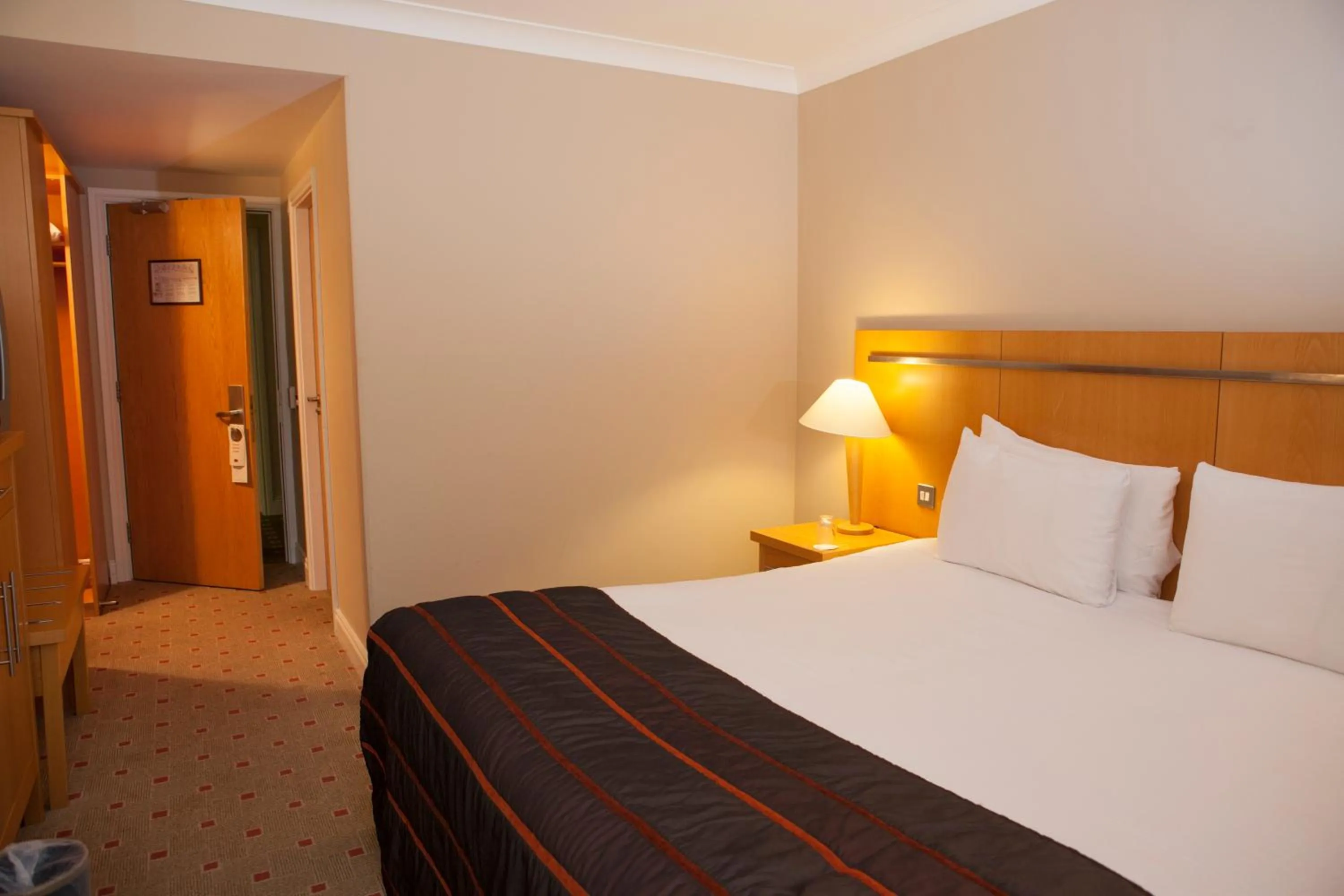 Bedroom, Bed in Lahinch Coast Hotel and Suites