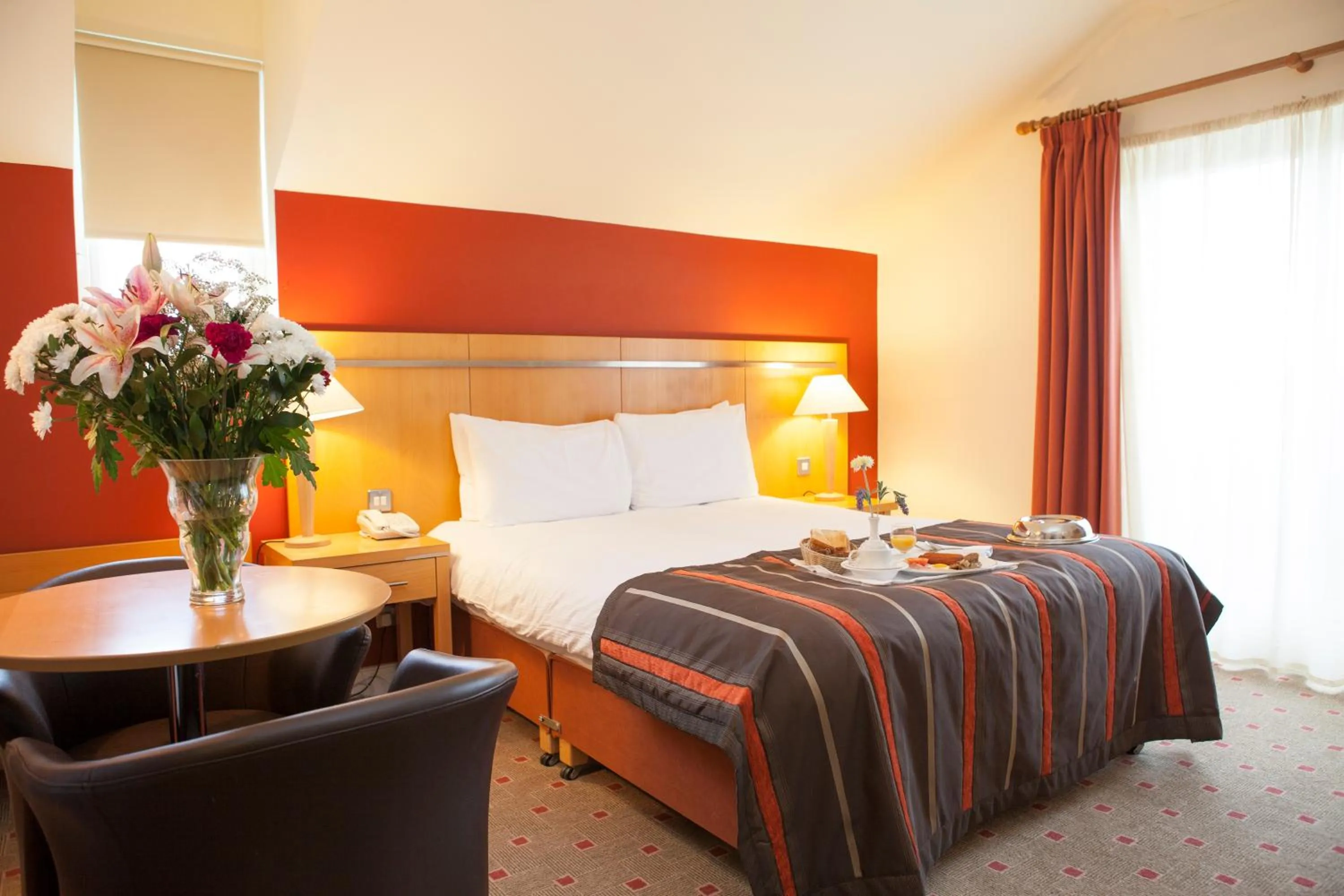 Photo of the whole room, Bed in Lahinch Coast Hotel and Suites