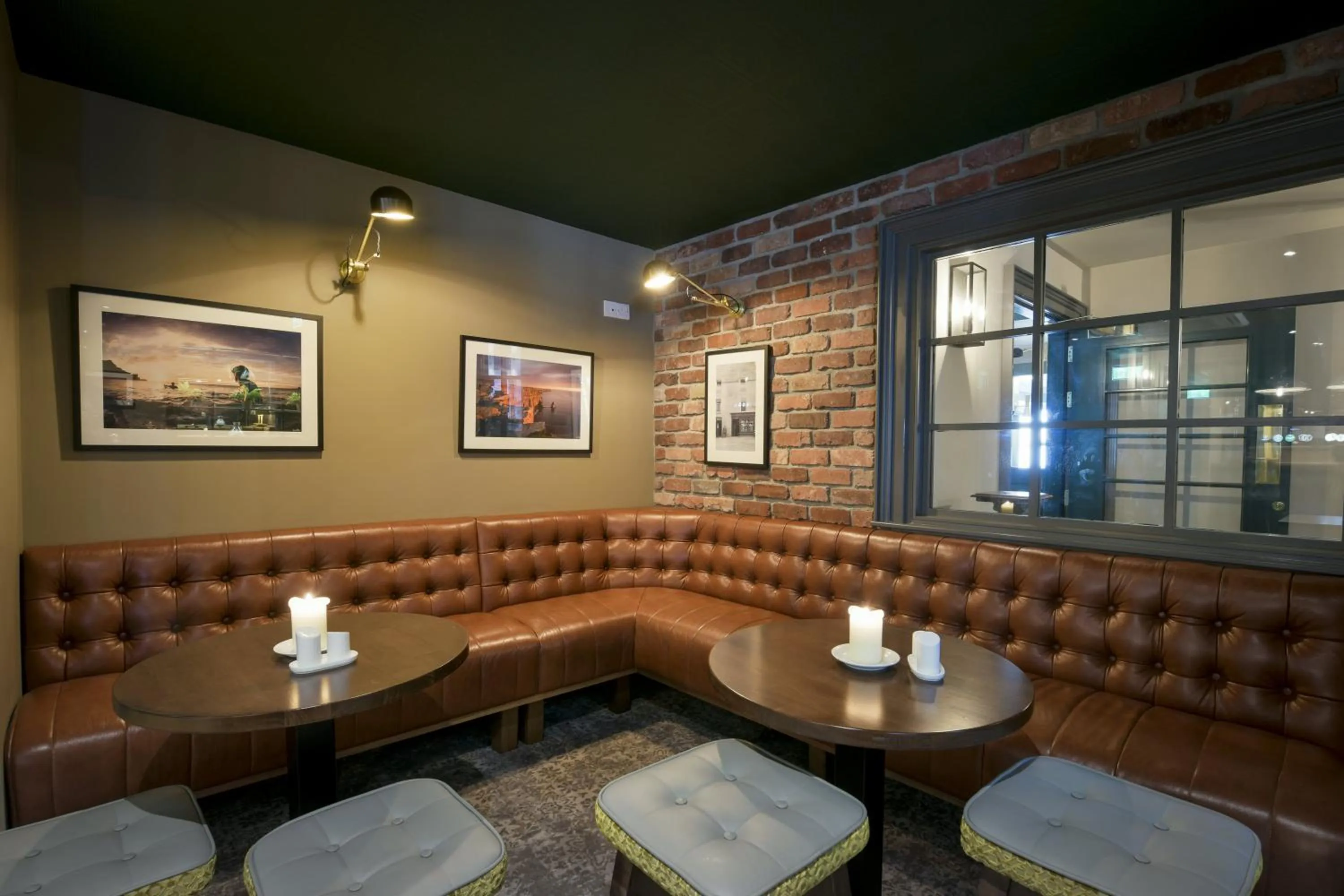 Lounge or bar in Lahinch Coast Hotel and Suites