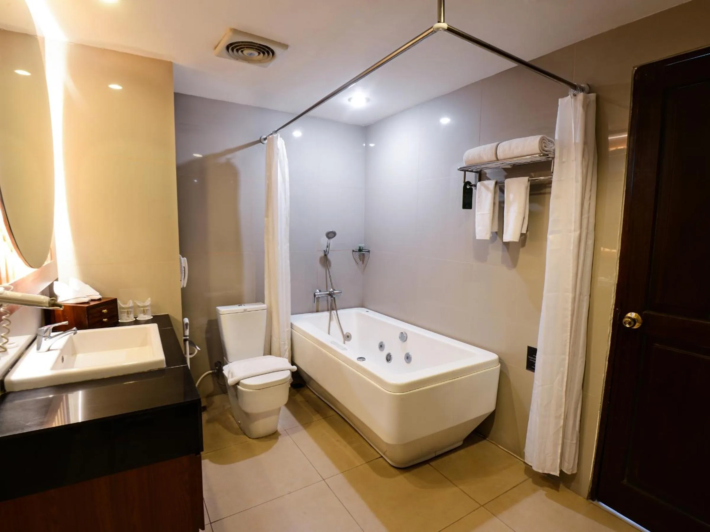 Bath in The Rich Jogja Hotel