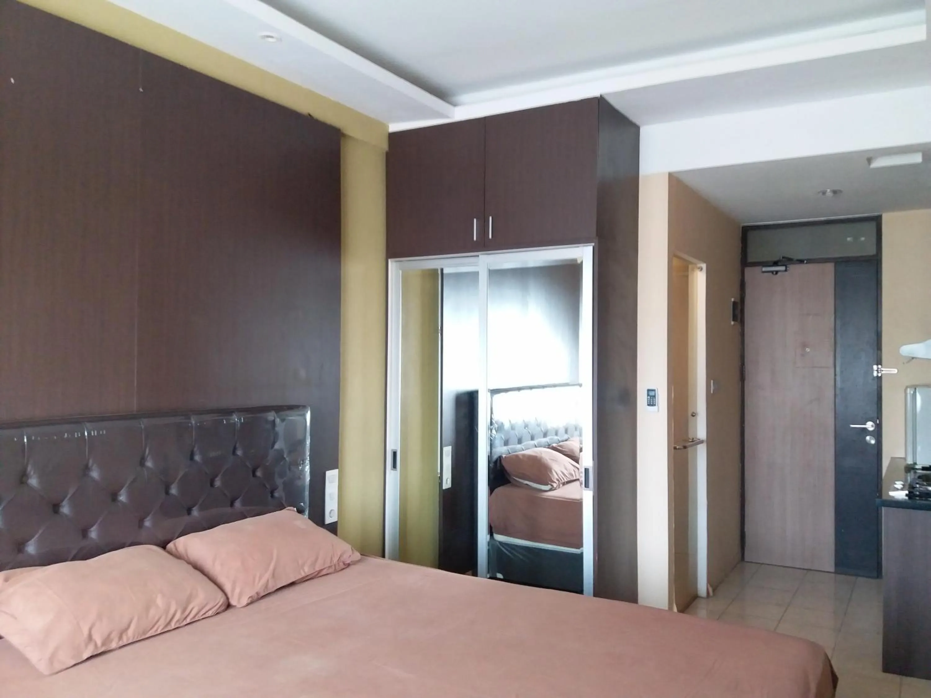Bedroom, Bed in High Livin Apartment Baros