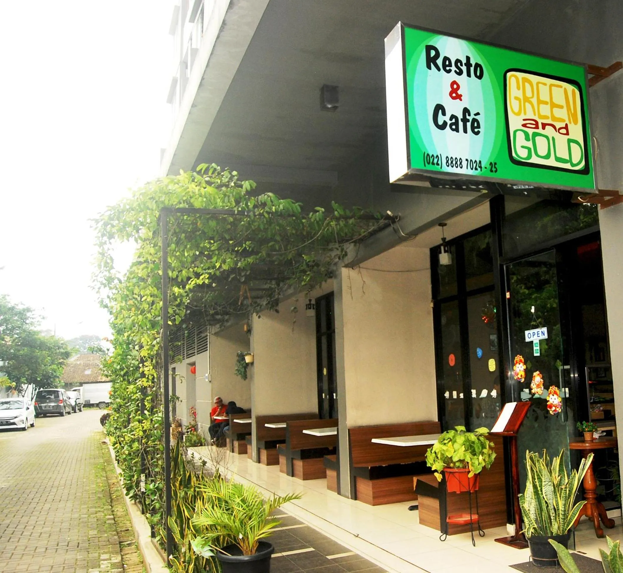 Restaurant/places to eat in High Livin Apartment Baros