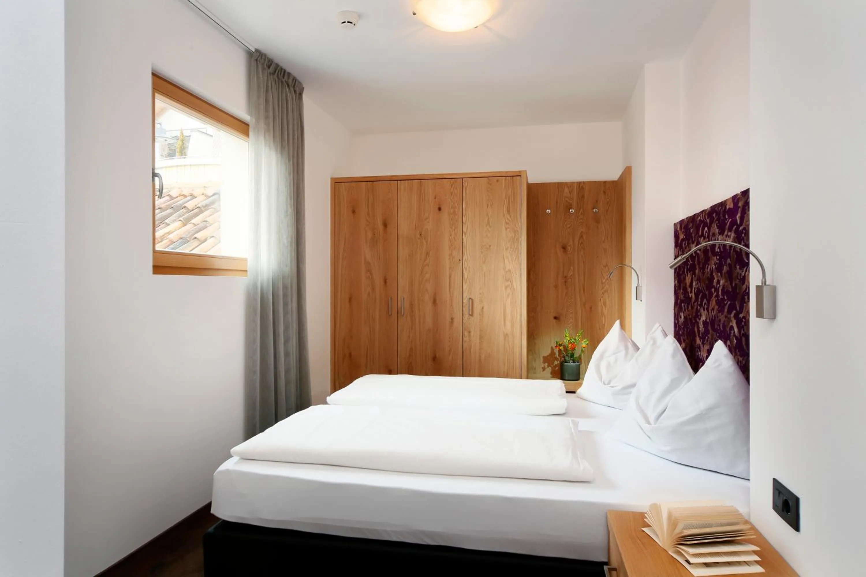 Bedroom, Bed in Appartement-Hotel Beatenhof