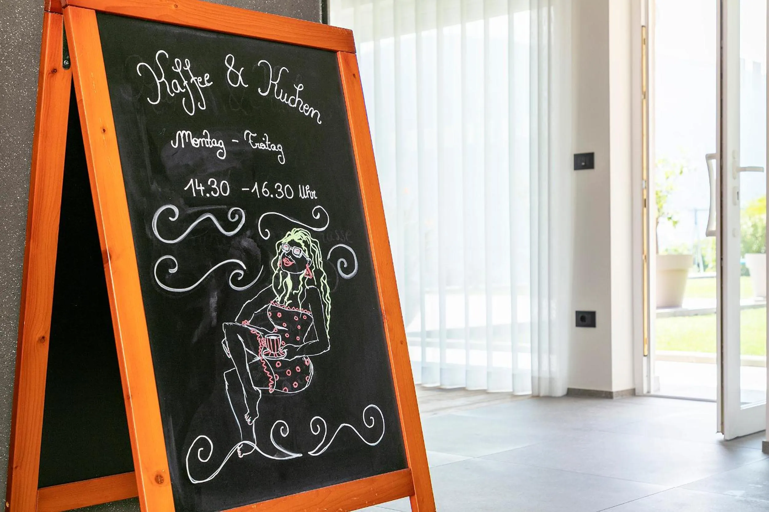 Lounge or bar in Appartement-Hotel Beatenhof