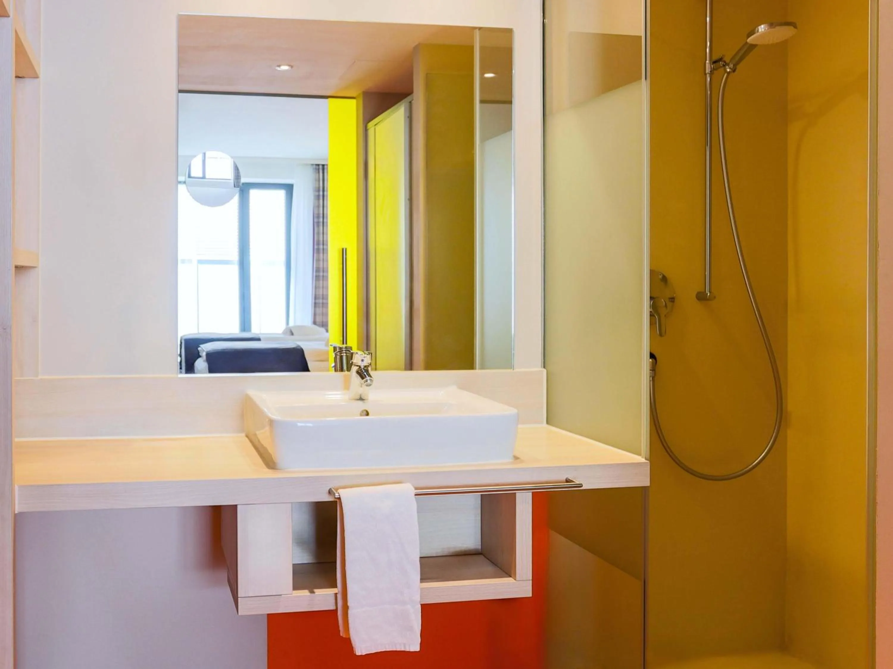 Shower in B&B Hotel Aalen