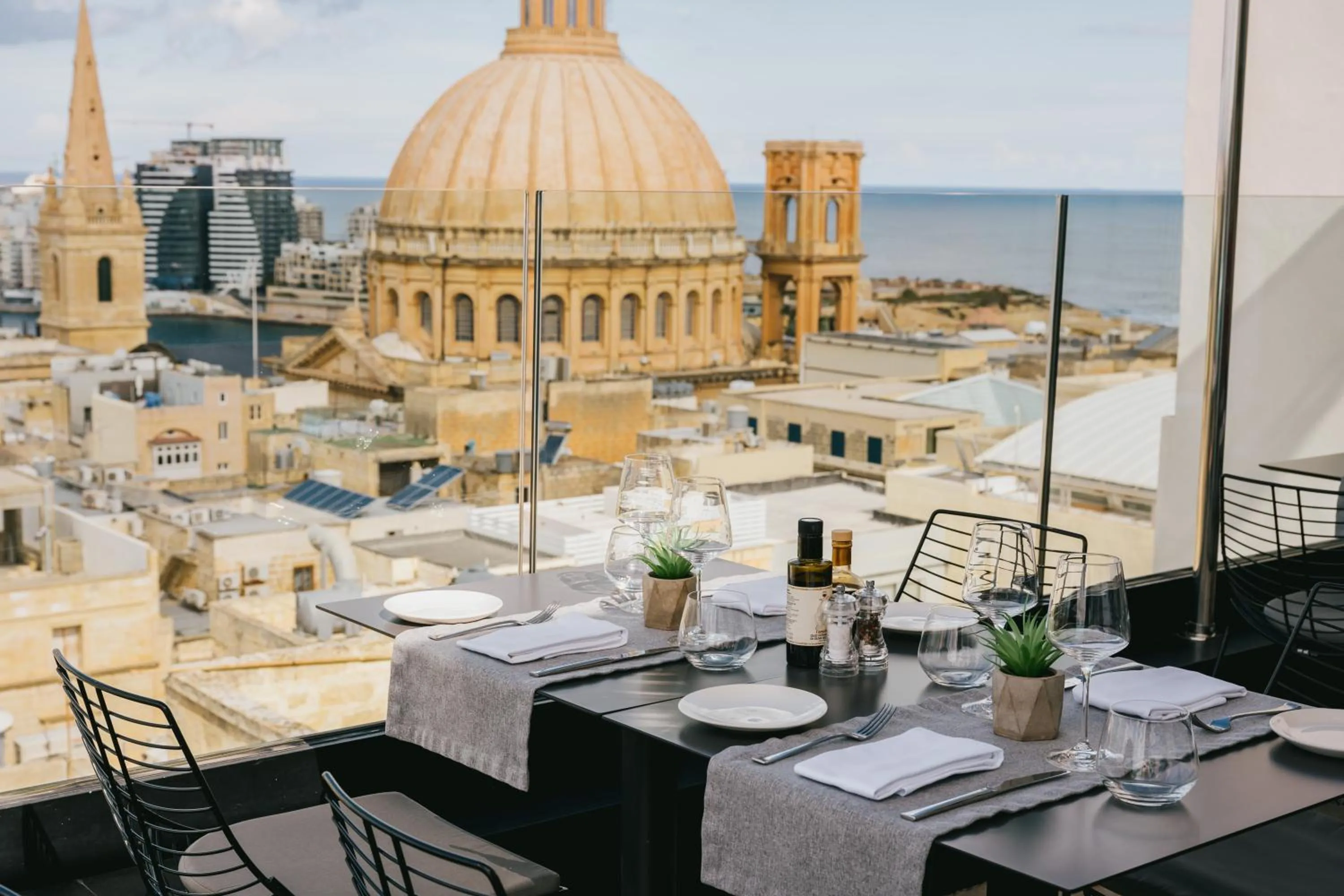 Restaurant/places to eat in The Embassy Valletta Hotel
