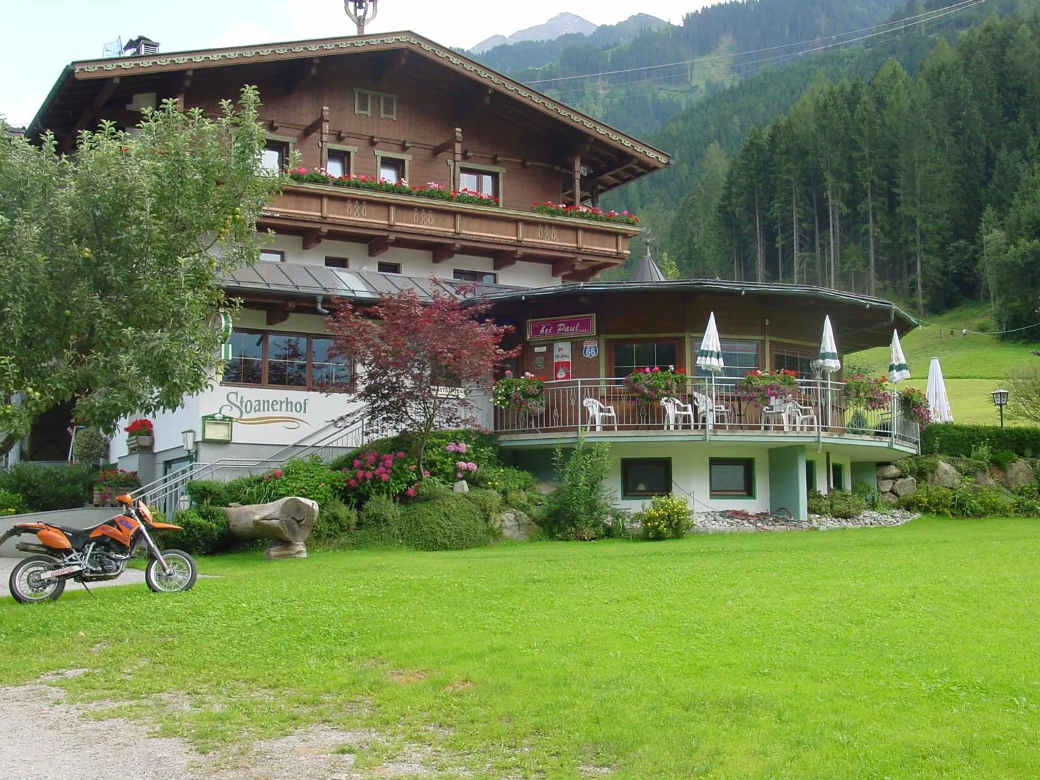 Property building in Hotel Gasthof Stoanerhof