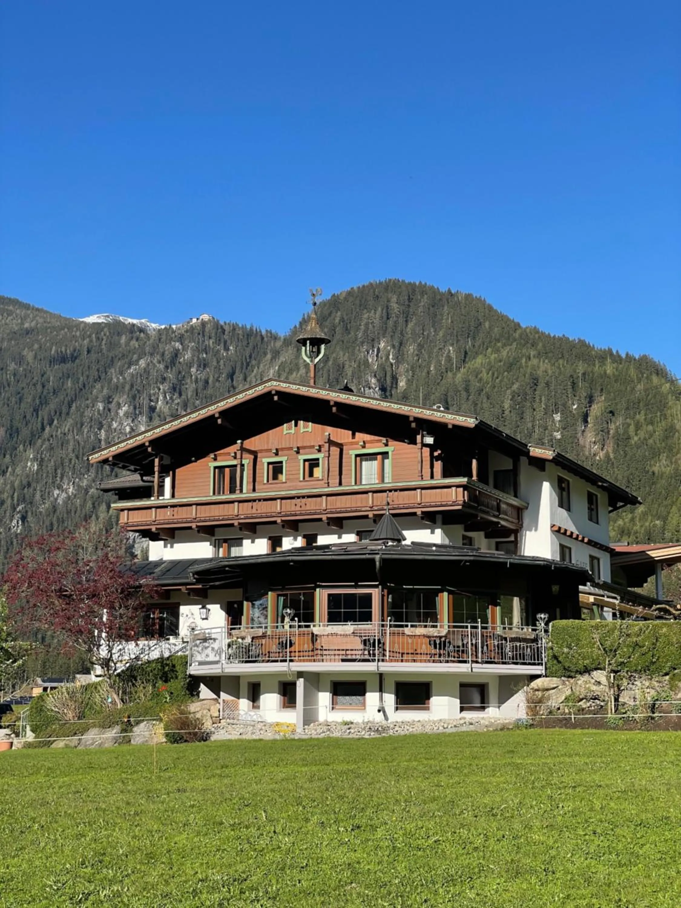 Property building in Hotel Gasthof Stoanerhof