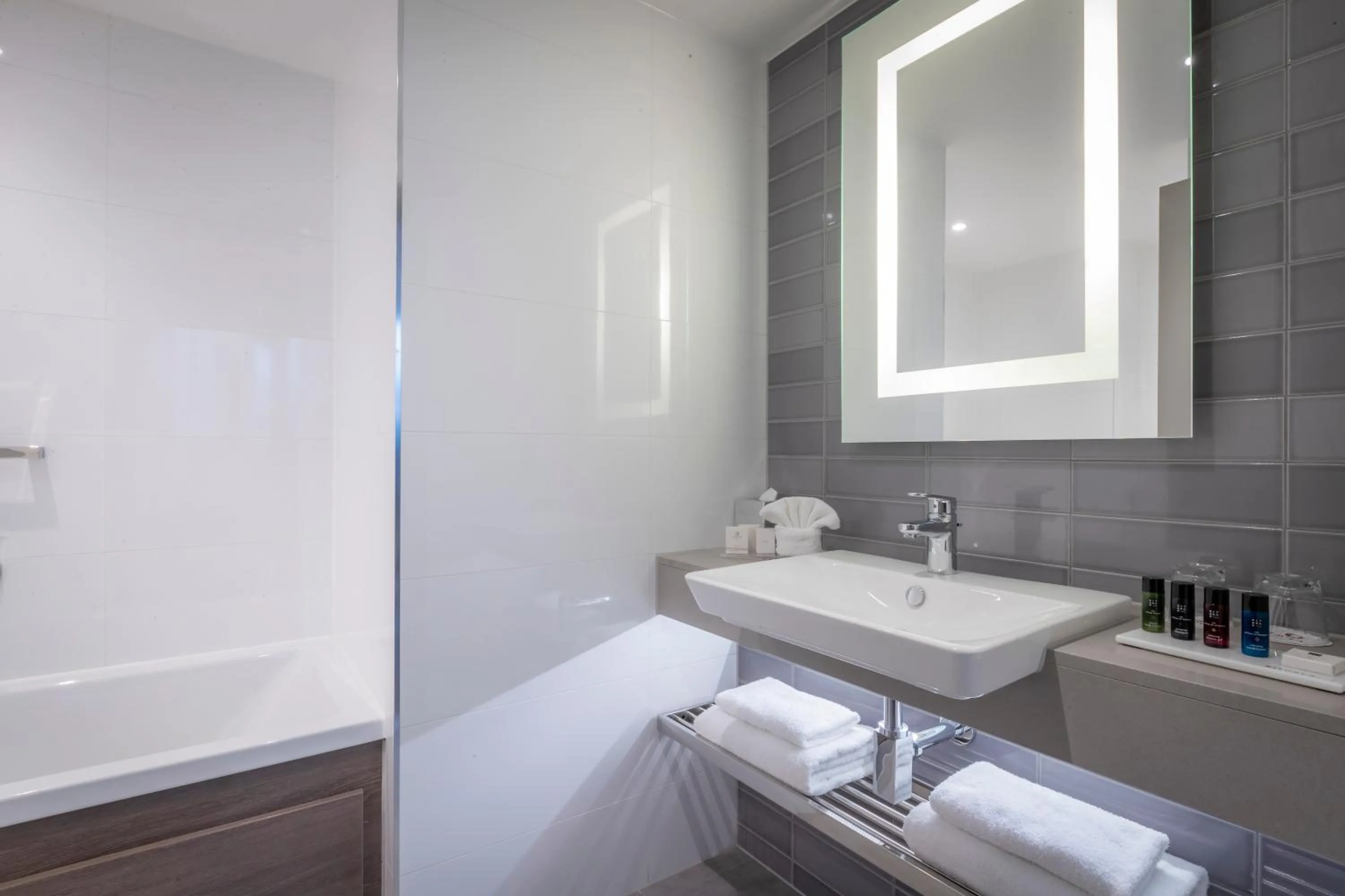 Toilet in Clayton Hotel Dublin Airport