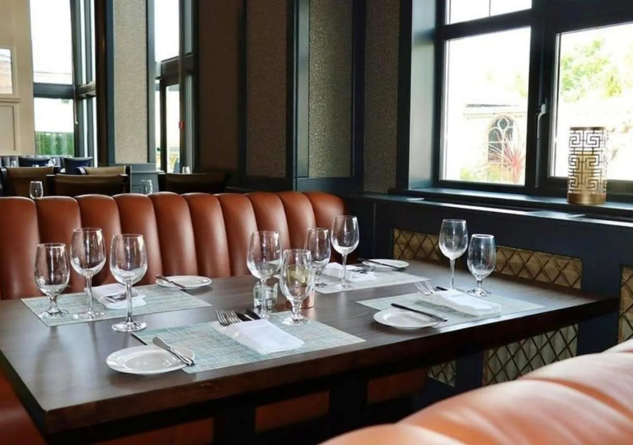 Restaurant/places to eat in Ashdown Park Hotel