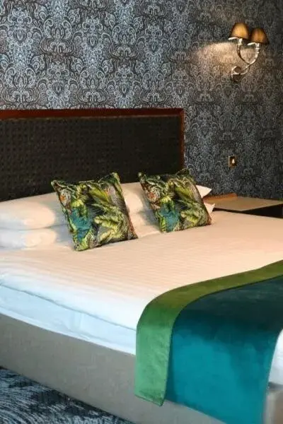 Comfort Double or Twin Room in Ashdown Park Hotel Comfort Double or Twin Room in Ashdown Park Hotel