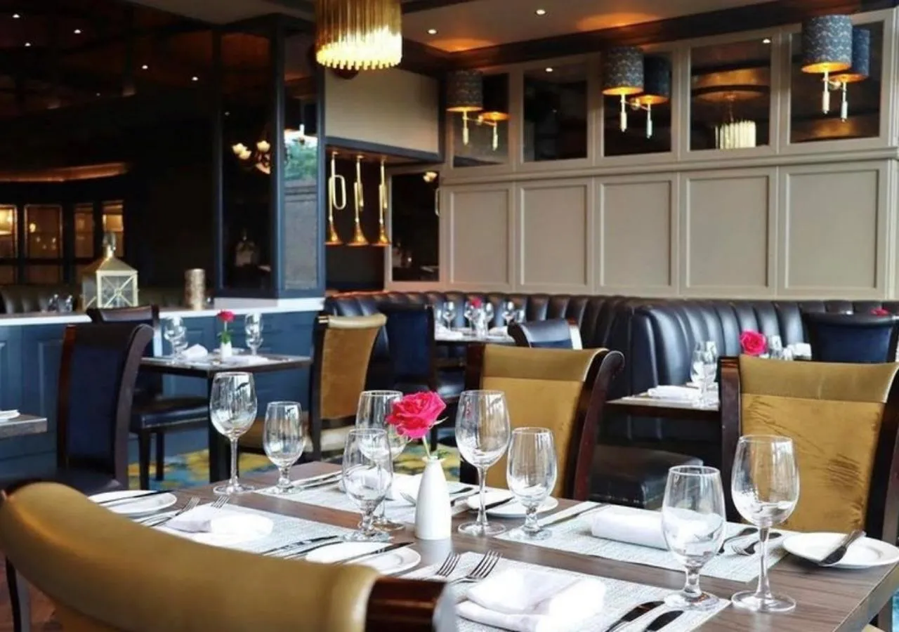 Restaurant/places to eat in Ashdown Park Hotel