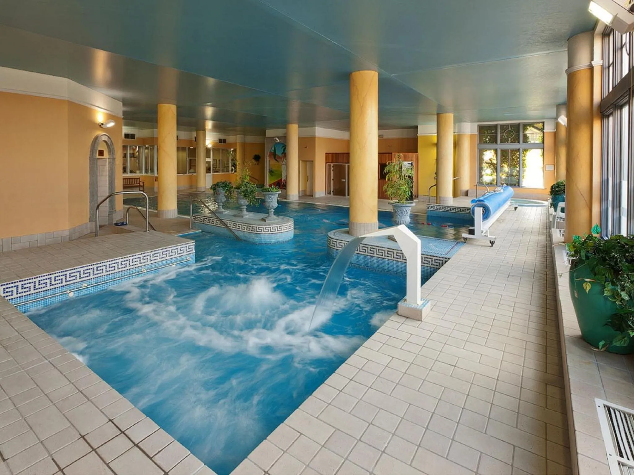 Swimming pool in Ashdown Park Hotel