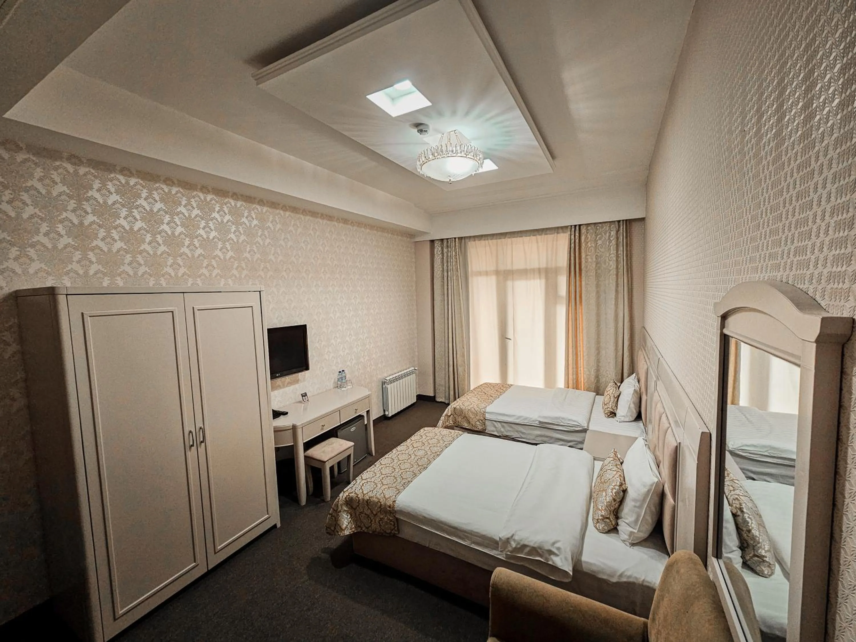 Photo of the whole room, Bed in Safran Hotel