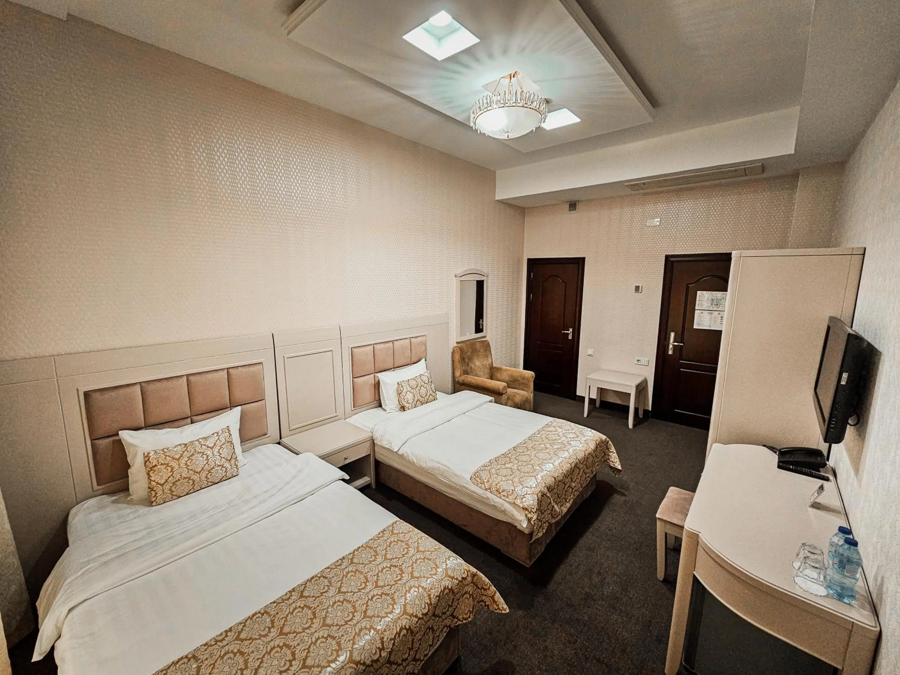 Photo of the whole room, Bed in Safran Hotel