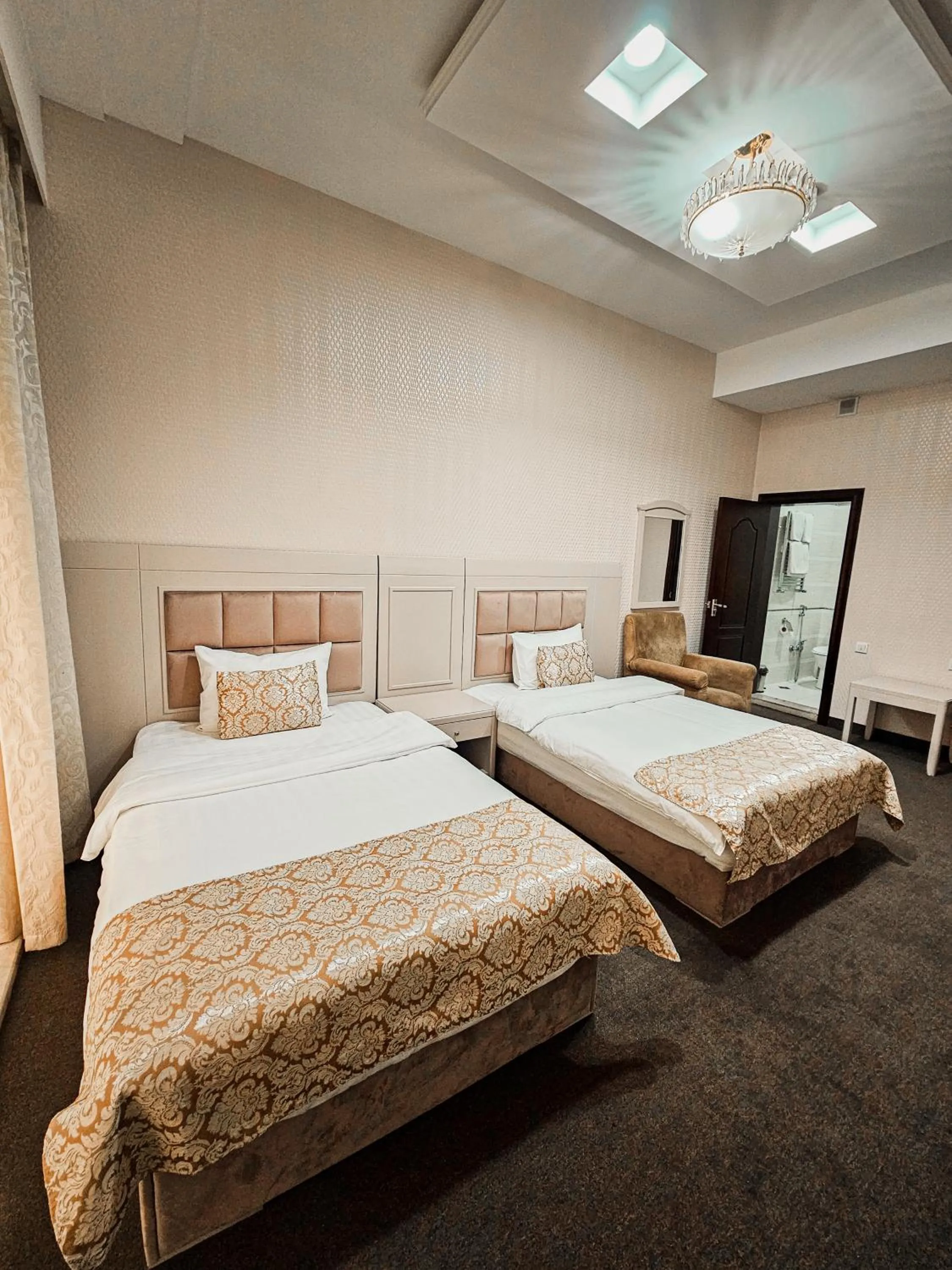 Photo of the whole room, Bed in Safran Hotel