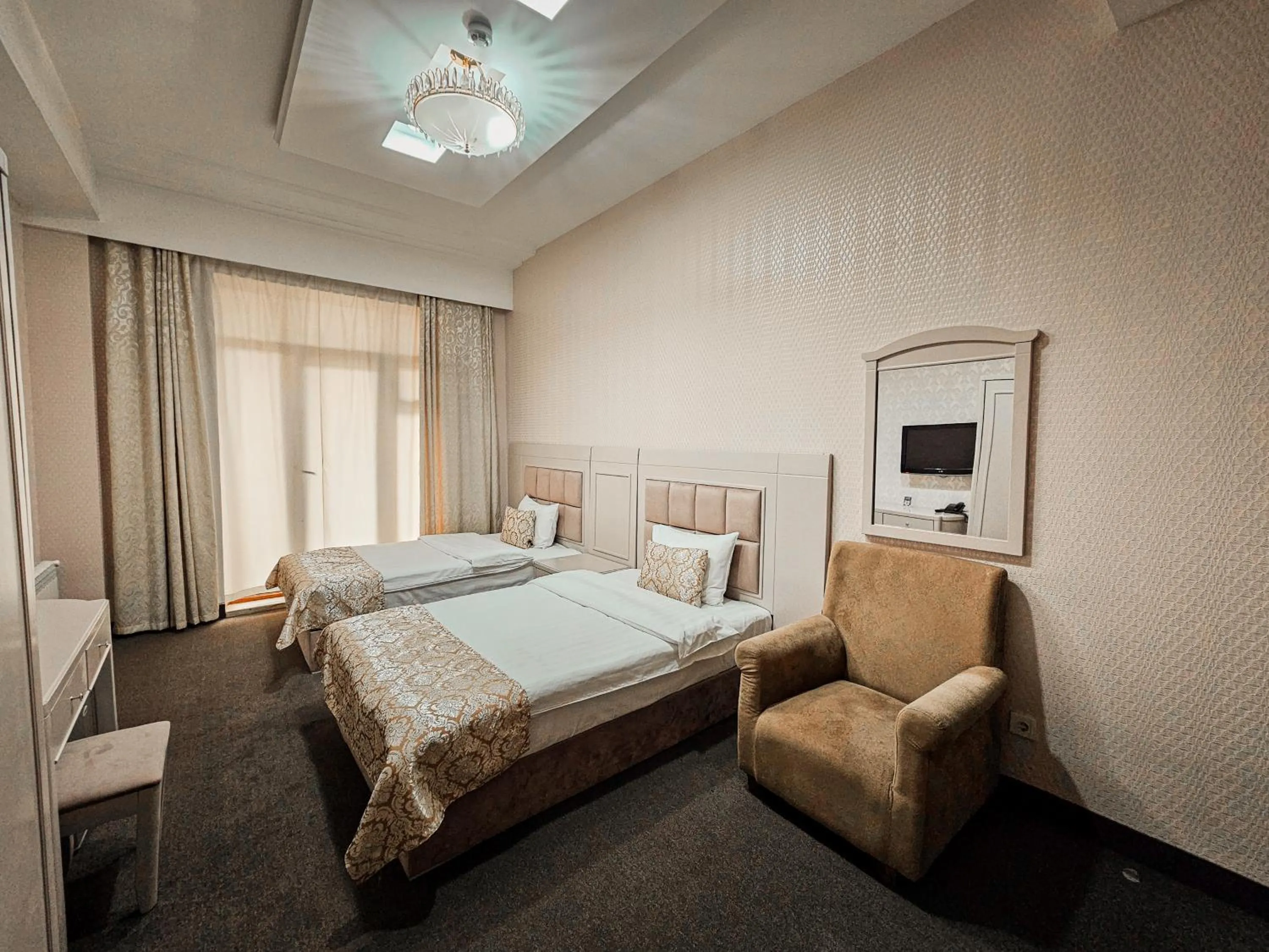 Photo of the whole room, Bed in Safran Hotel