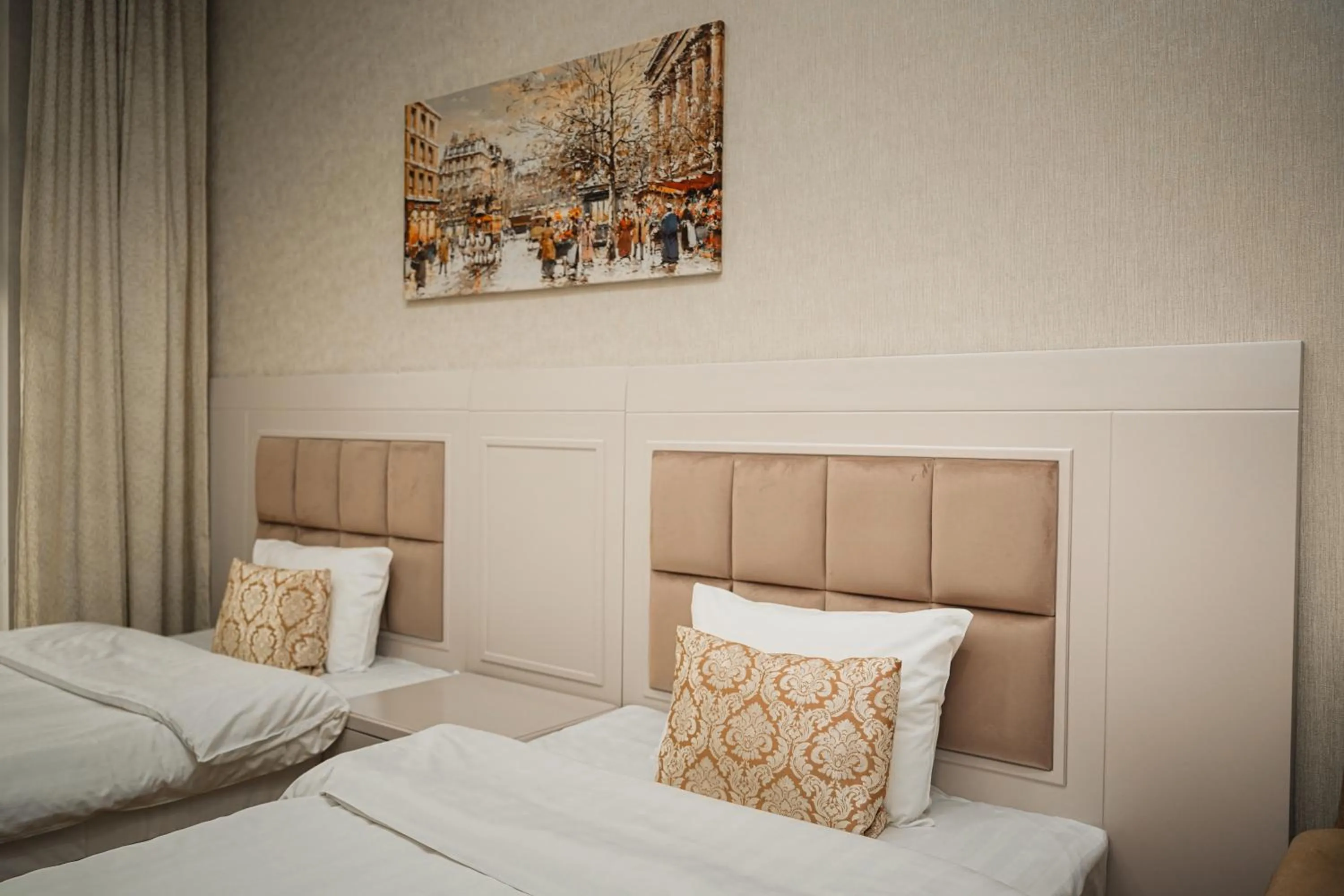 Bedroom, Bed in Safran Hotel