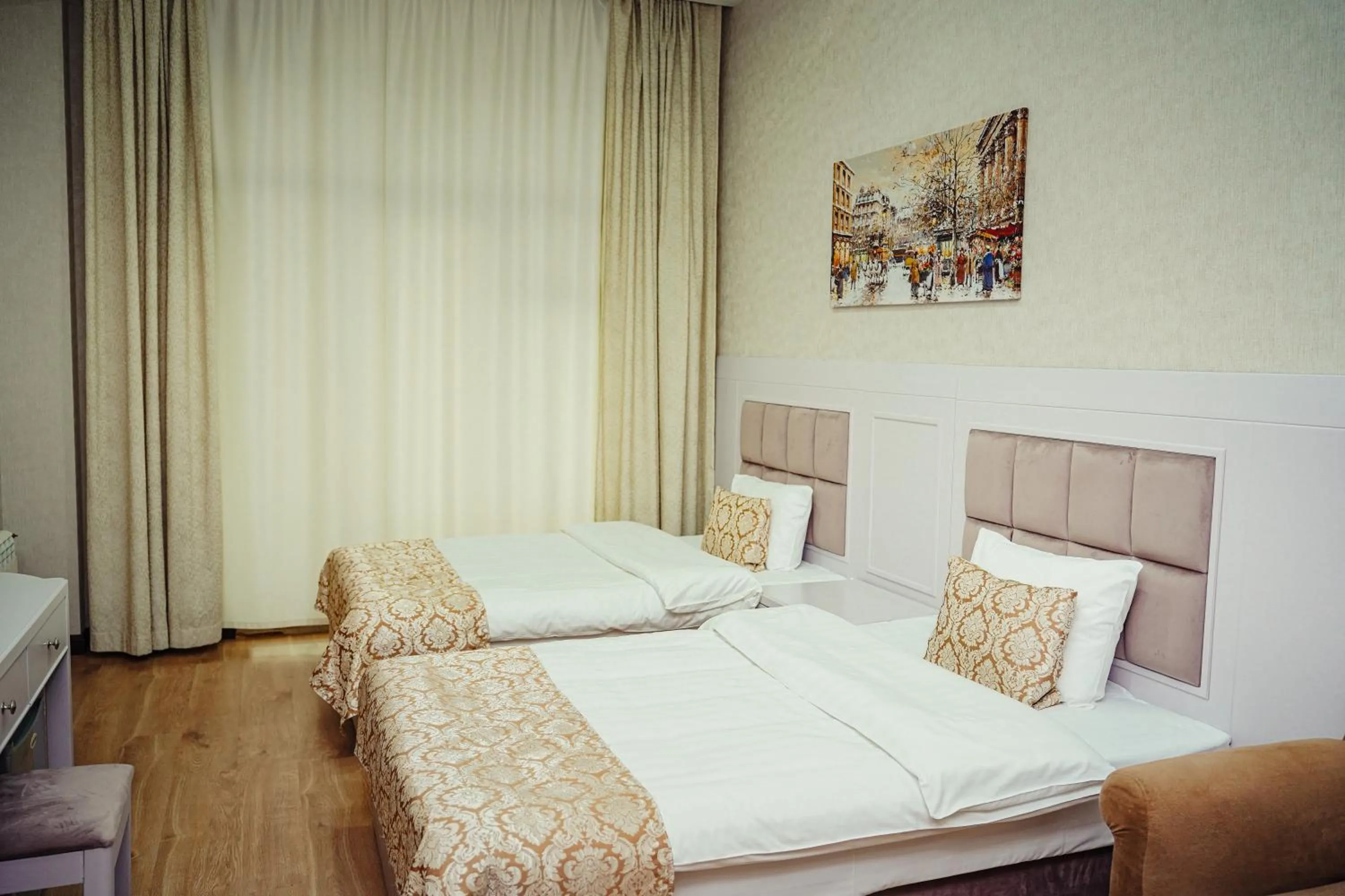 Photo of the whole room, Bed in Safran Hotel