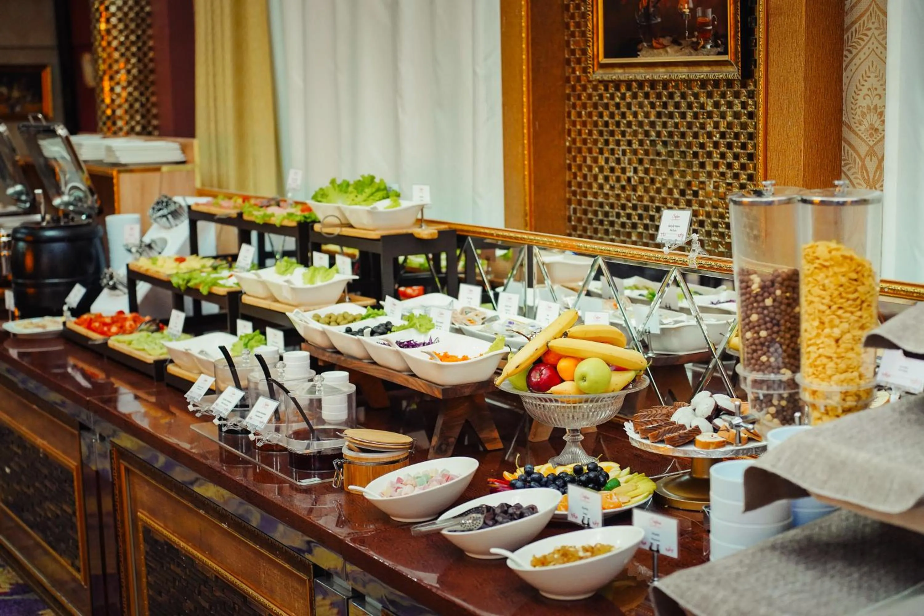 Restaurant/places to eat in Safran Hotel