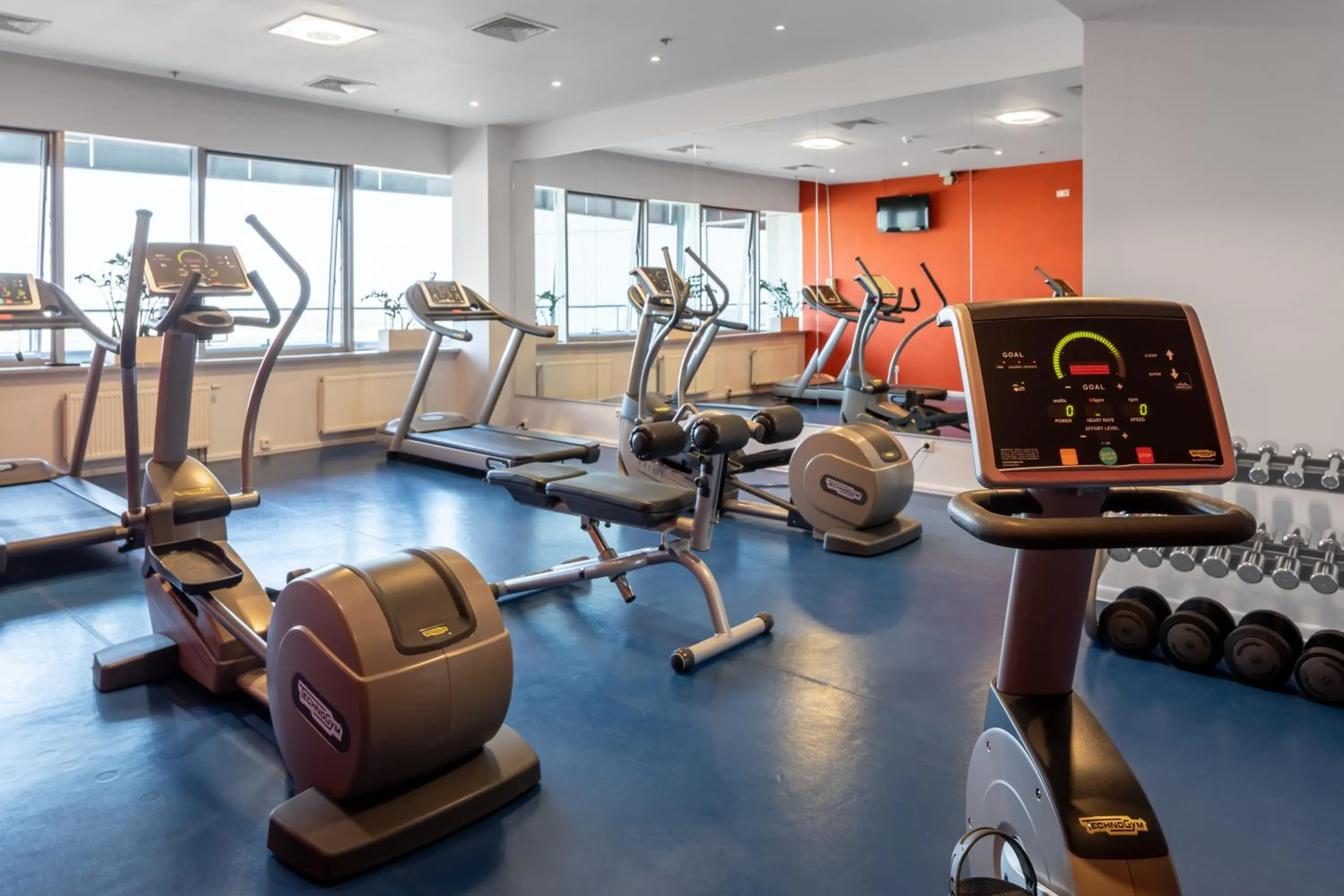 Fitness centre/facilities in Ramada Encore Kyiv
