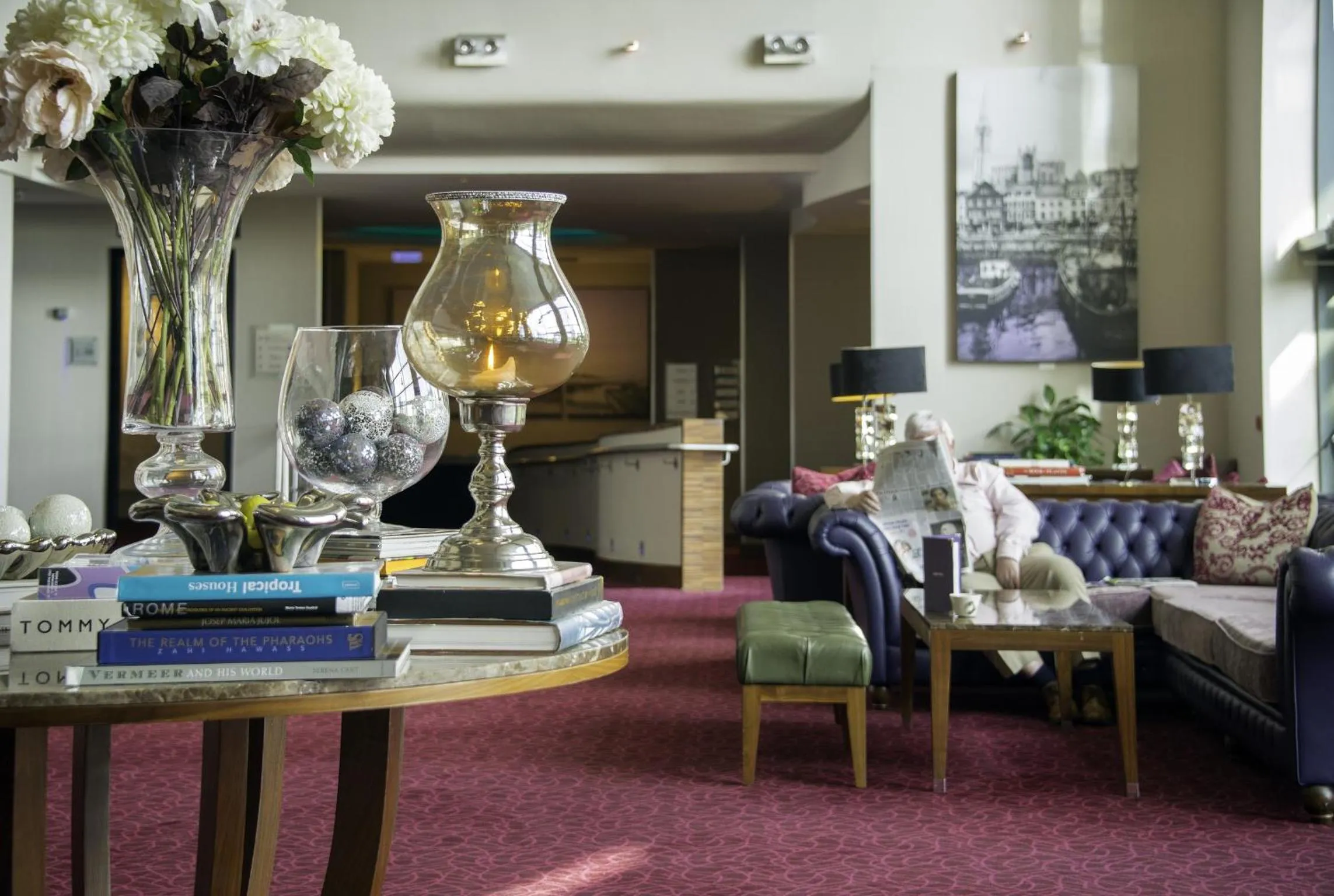 Communal lounge/ TV room in Cork International Hotel