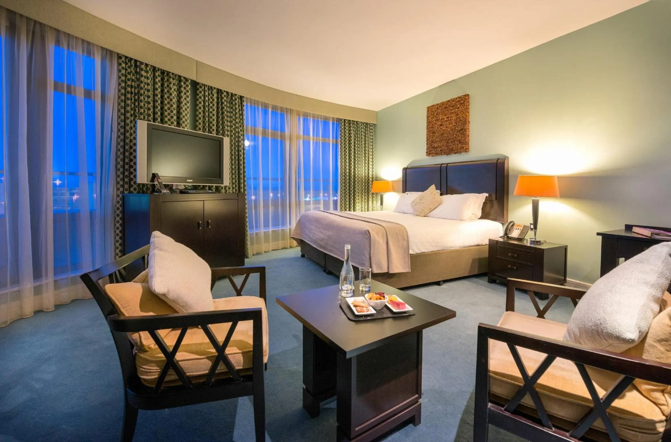 Photo of the whole room, Bed in Cork International Hotel