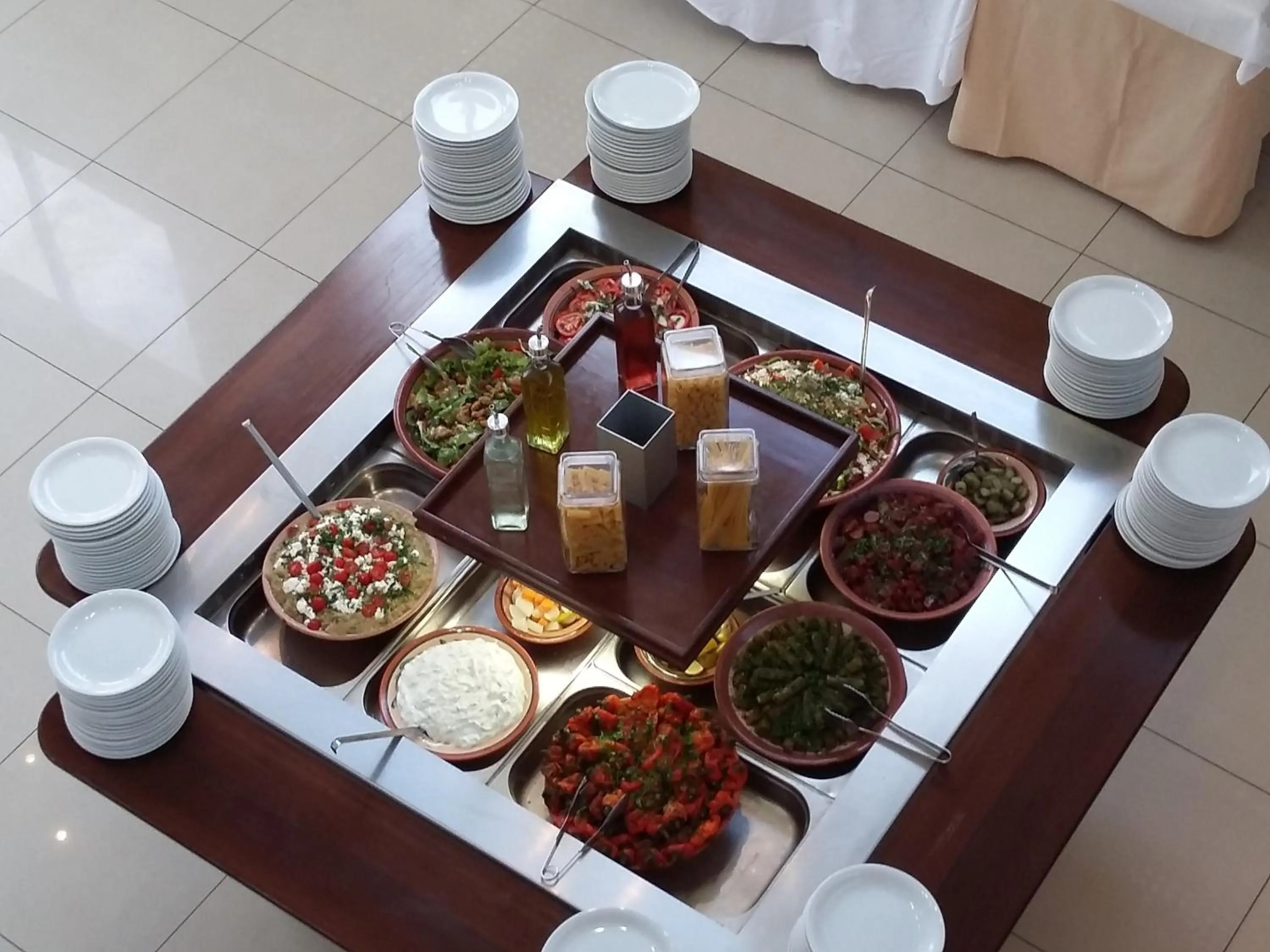 Restaurant/places to eat in Meropi Hotel & Apartments