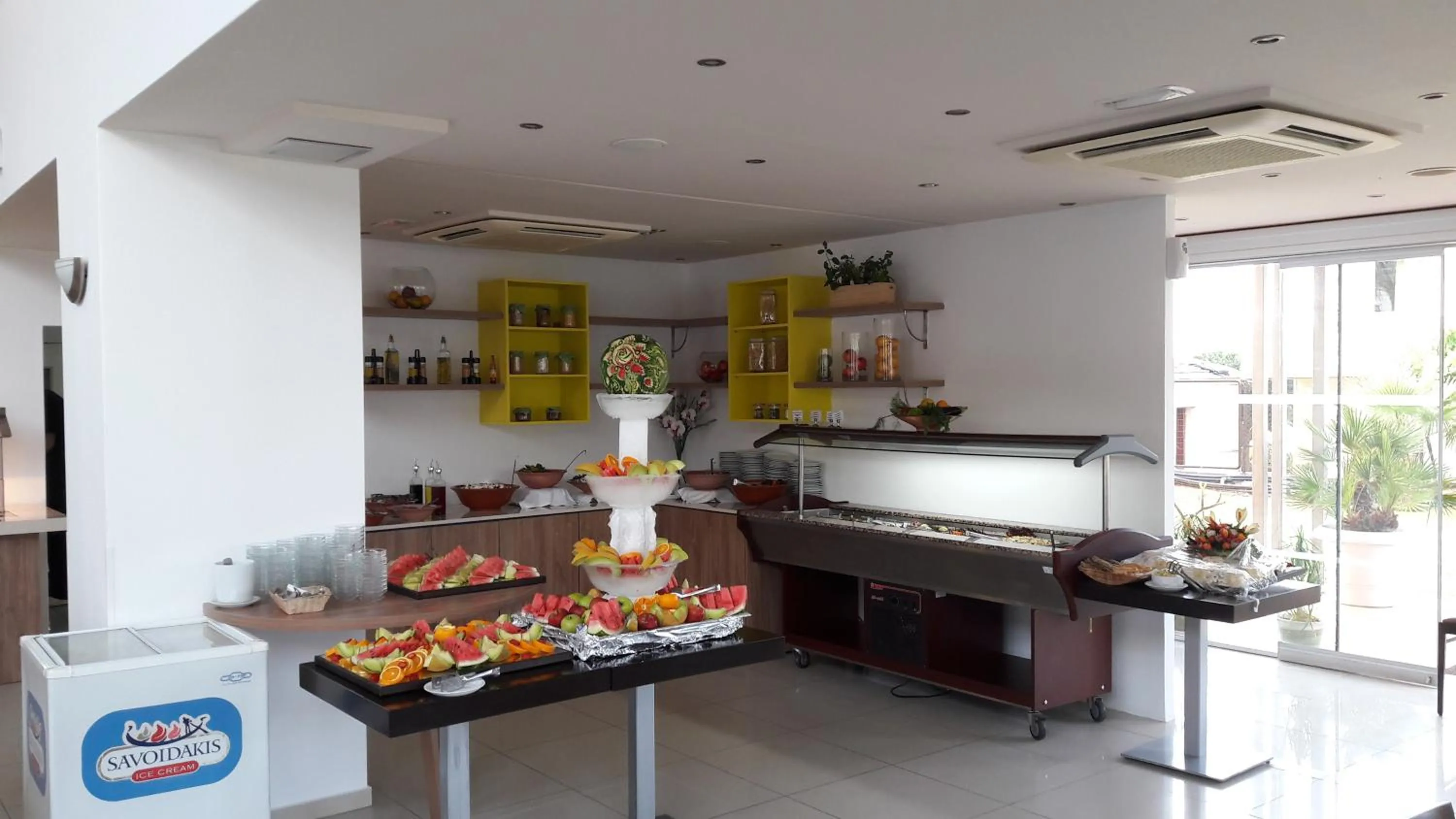 Food and drinks in Meropi Hotel & Apartments