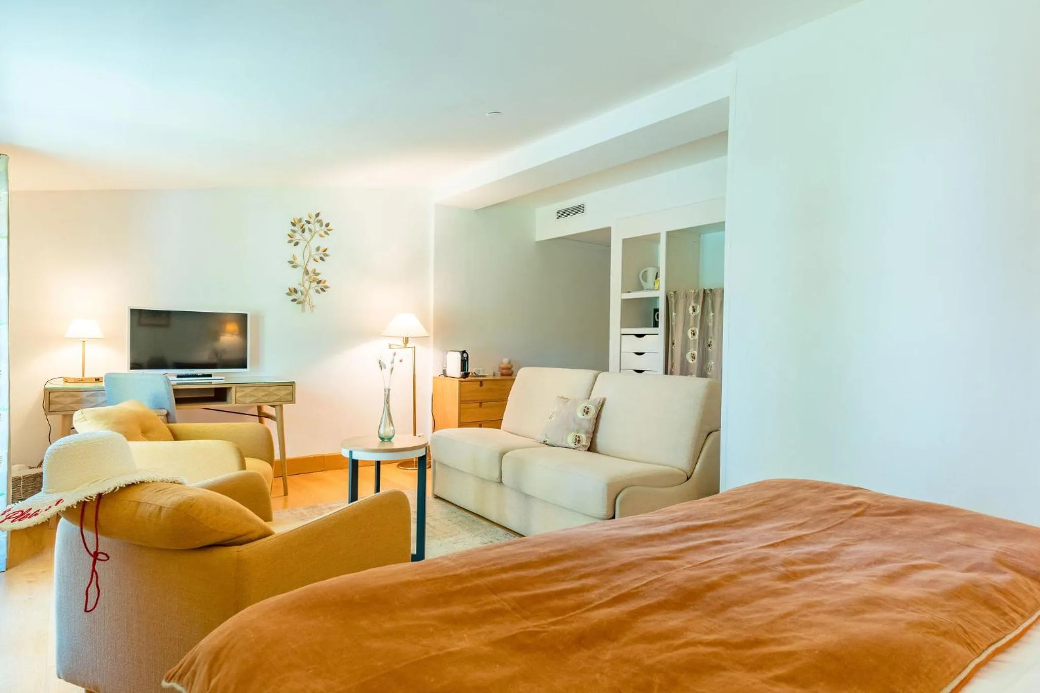 Photo of the whole room, Bed in Le Mas de La Crémaillère