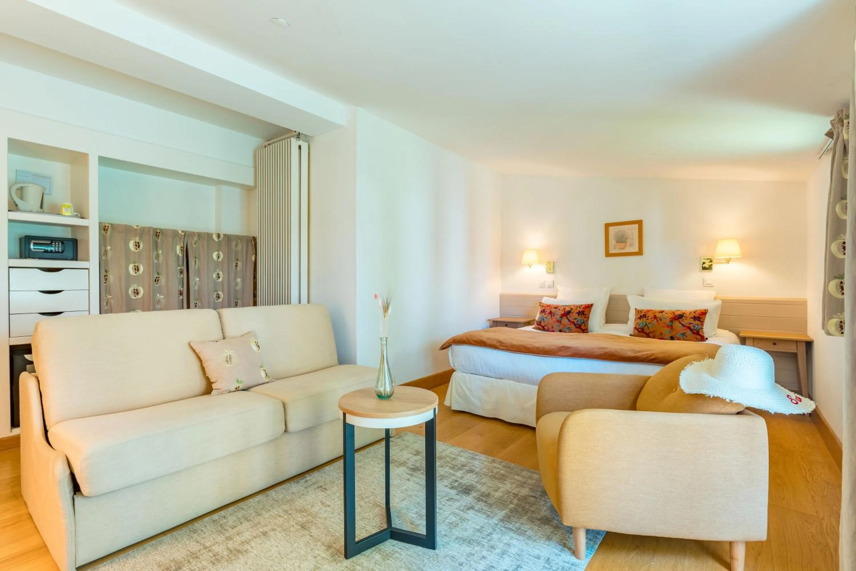 Seating area, Bed in Le Mas de La Crémaillère